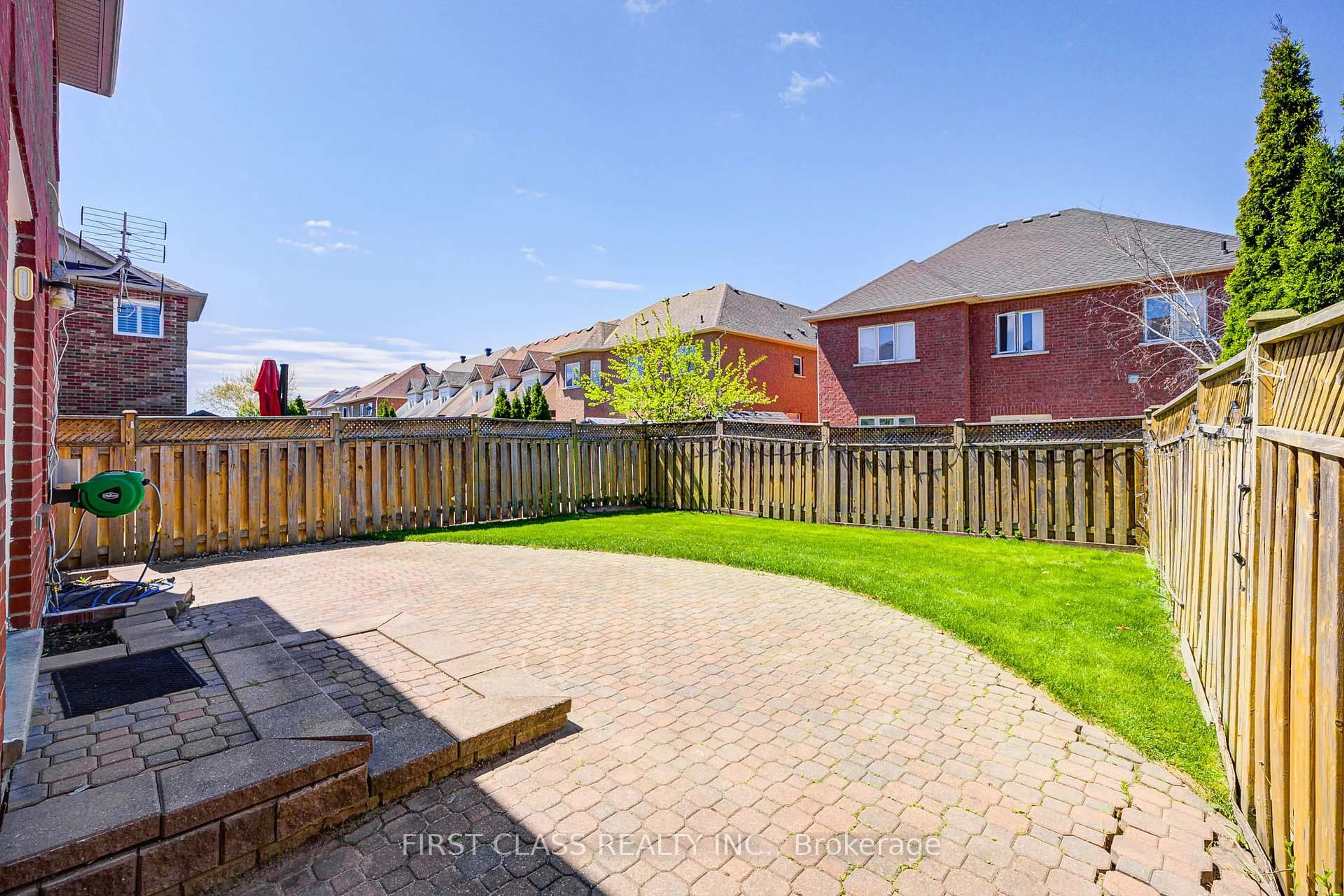Patio, street for 220 Fred Mclaren Blvd, Markham Ontario L6E 1H3