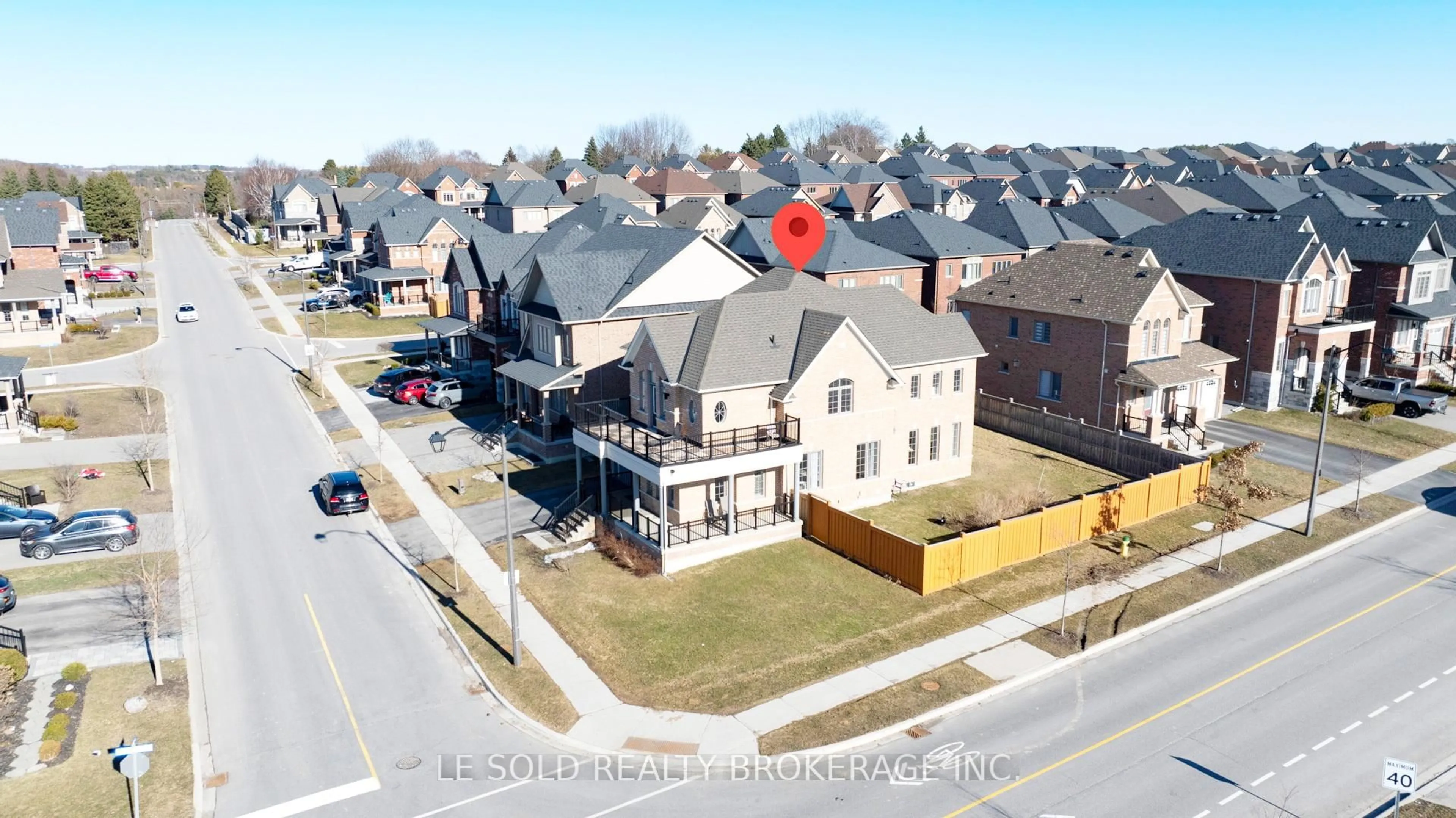 A pic from outside/outdoor area/front of a property/back of a property/a pic from drone, street for 51 Spruce Ave, East Gwillimbury Ontario L9N 0S8
