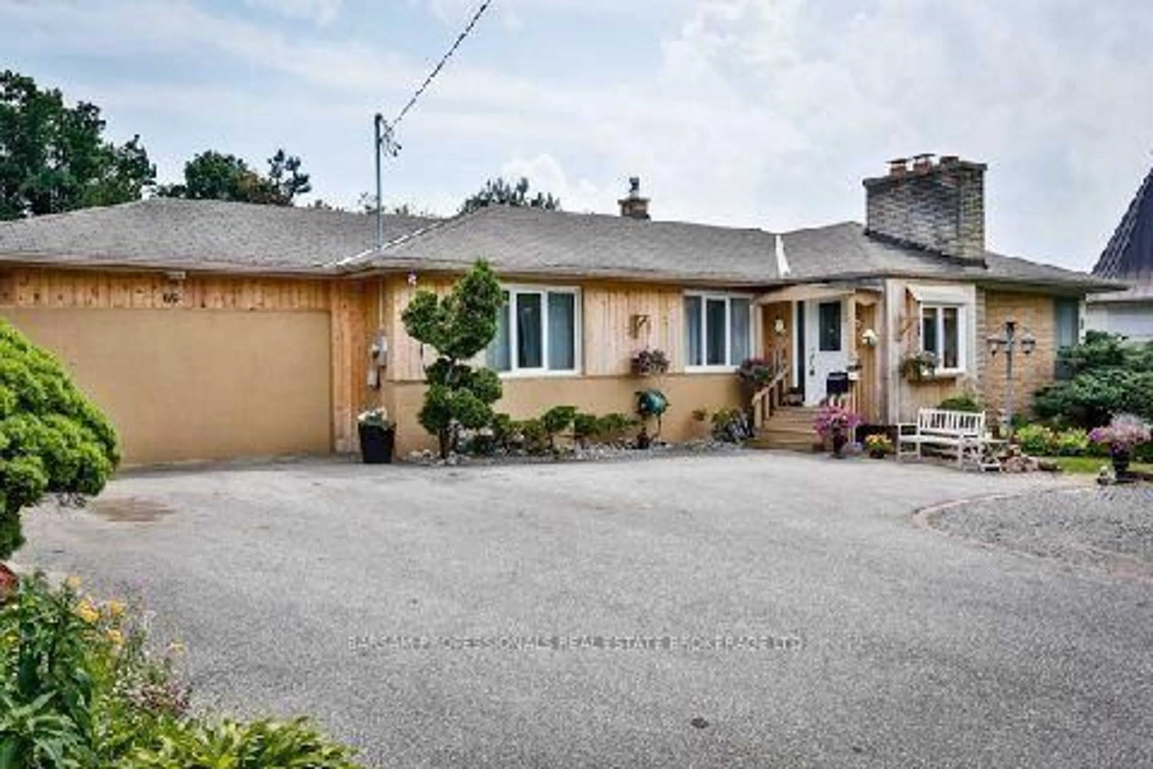 A pic from outside/outdoor area/front of a property/back of a property/a pic from drone, street for 69 Roosevelt Dr, Richmond Hill Ontario L4C 6V2