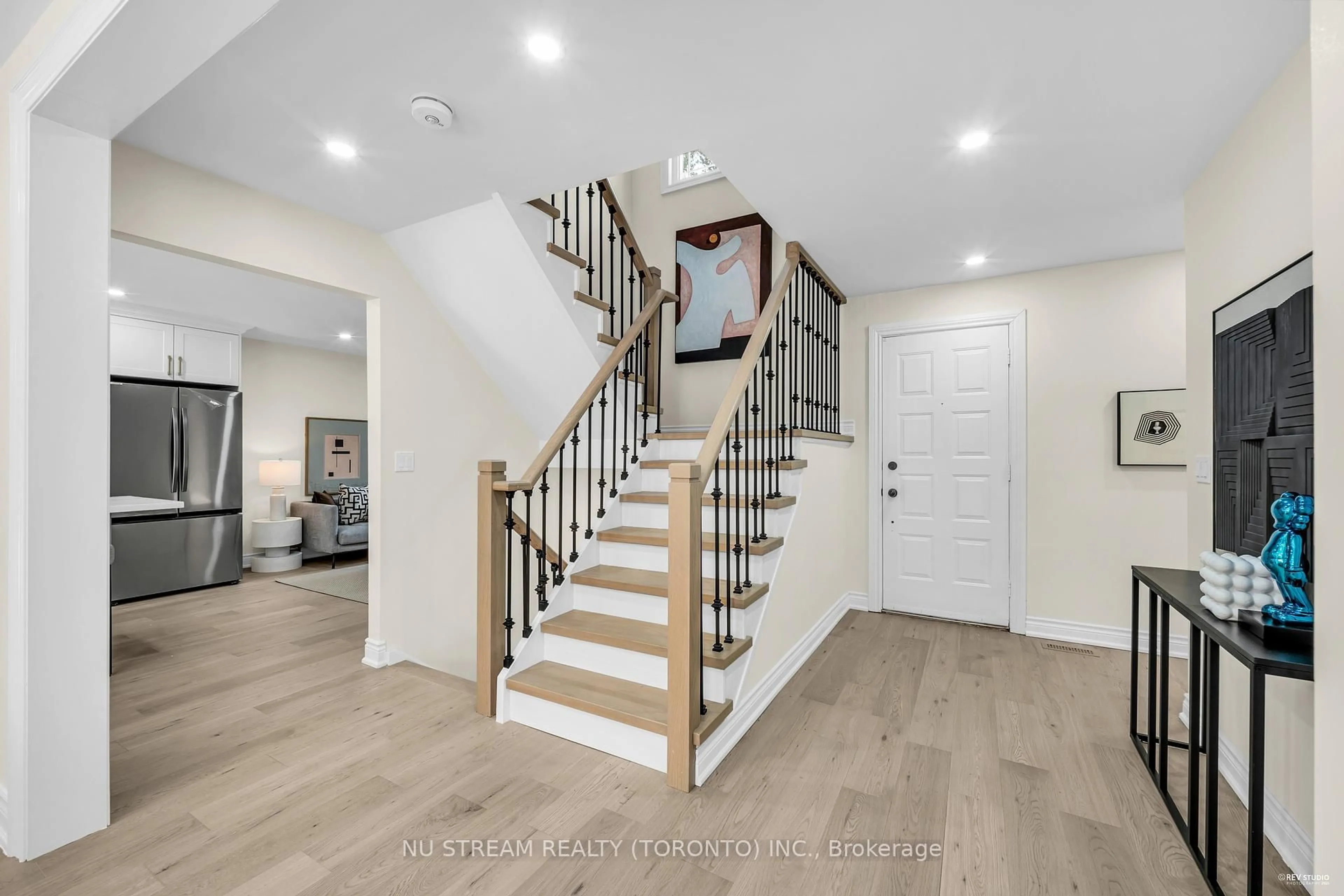 Indoor entryway for 9 Liebeck Cres, Markham Ontario L3R 1Y4