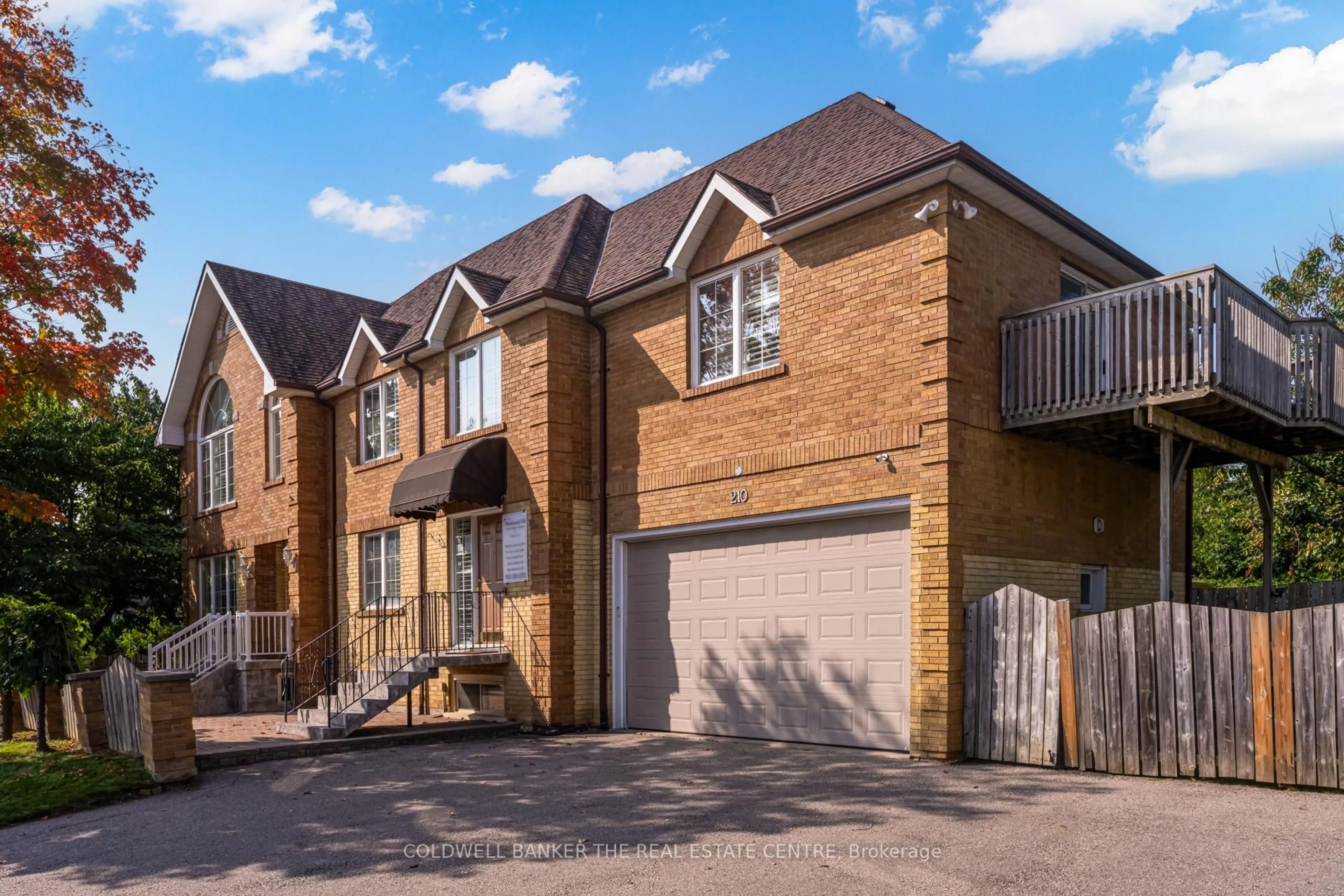 A pic from outside/outdoor area/front of a property/back of a property/a pic from drone, street for 210 Jacey Ann Dr, Richmond Hill Ontario L4C 4N5