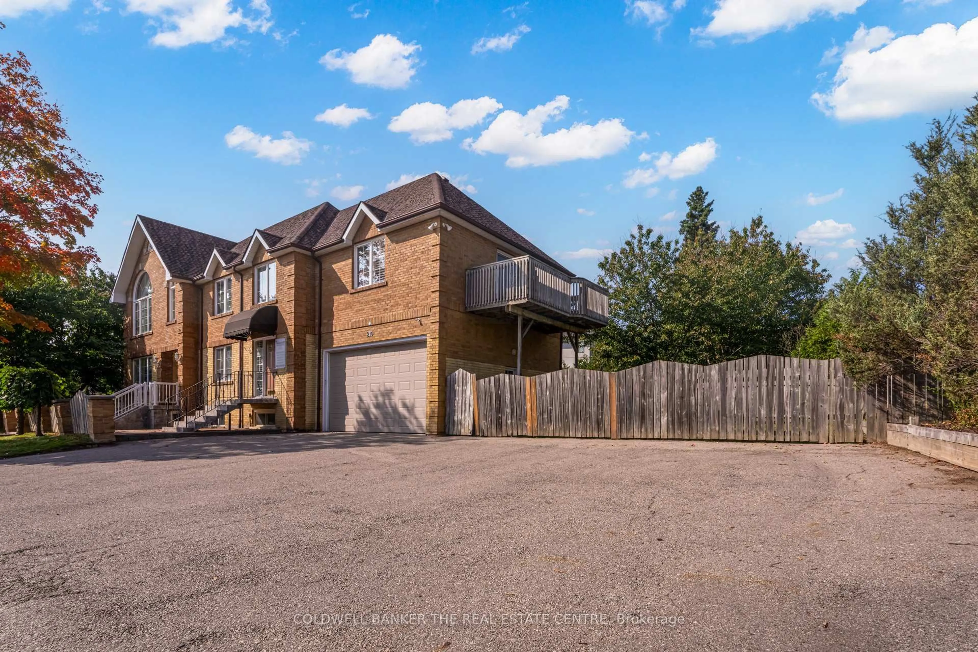 A pic from outside/outdoor area/front of a property/back of a property/a pic from drone, street for 210 Jacey Ann Dr, Richmond Hill Ontario L4C 4N5