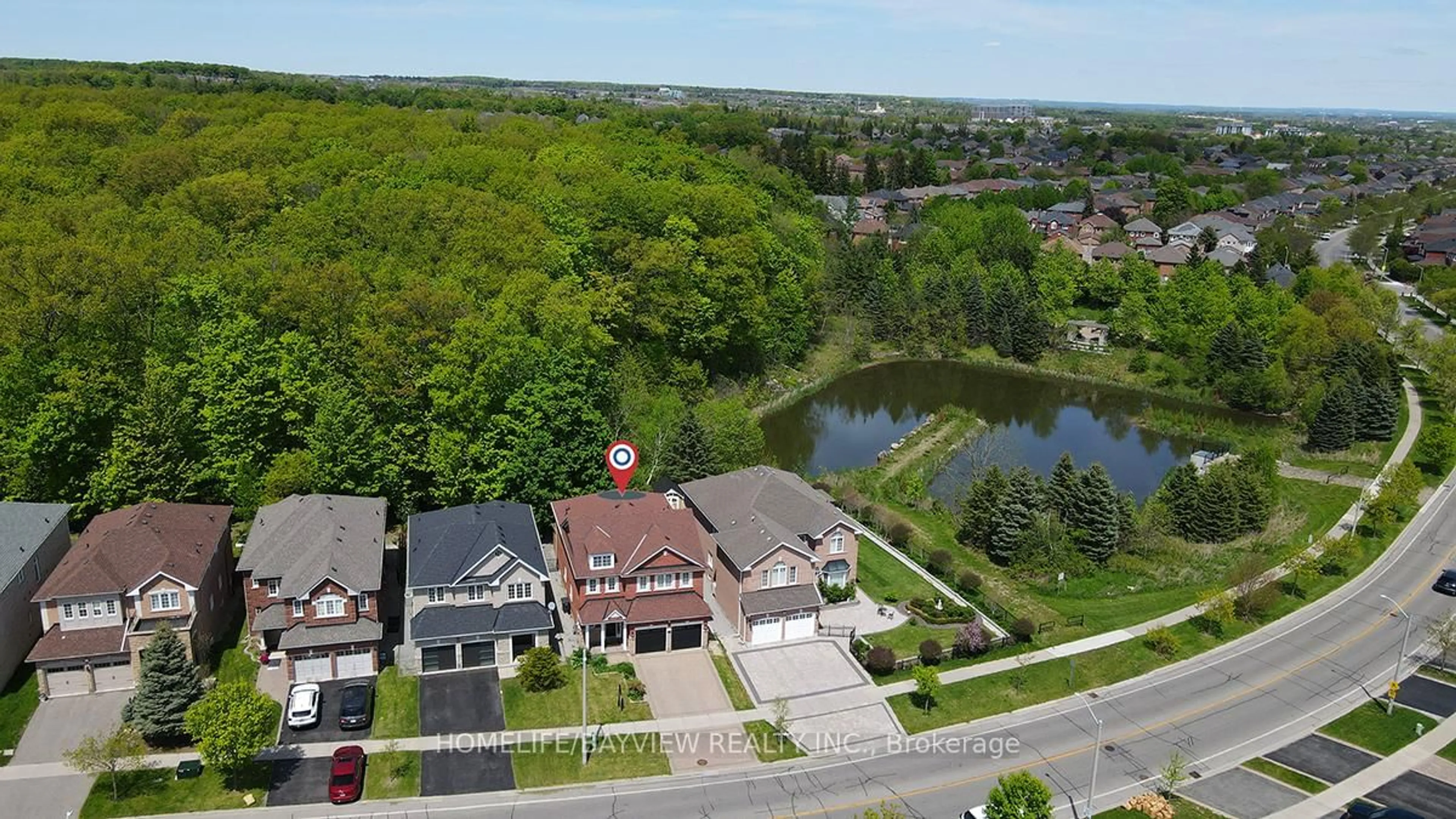A pic from outside/outdoor area/front of a property/back of a property/a pic from drone, water/lake/river/ocean view for 46 Canyon Hill Ave, Richmond Hill Ontario L4C 9T5