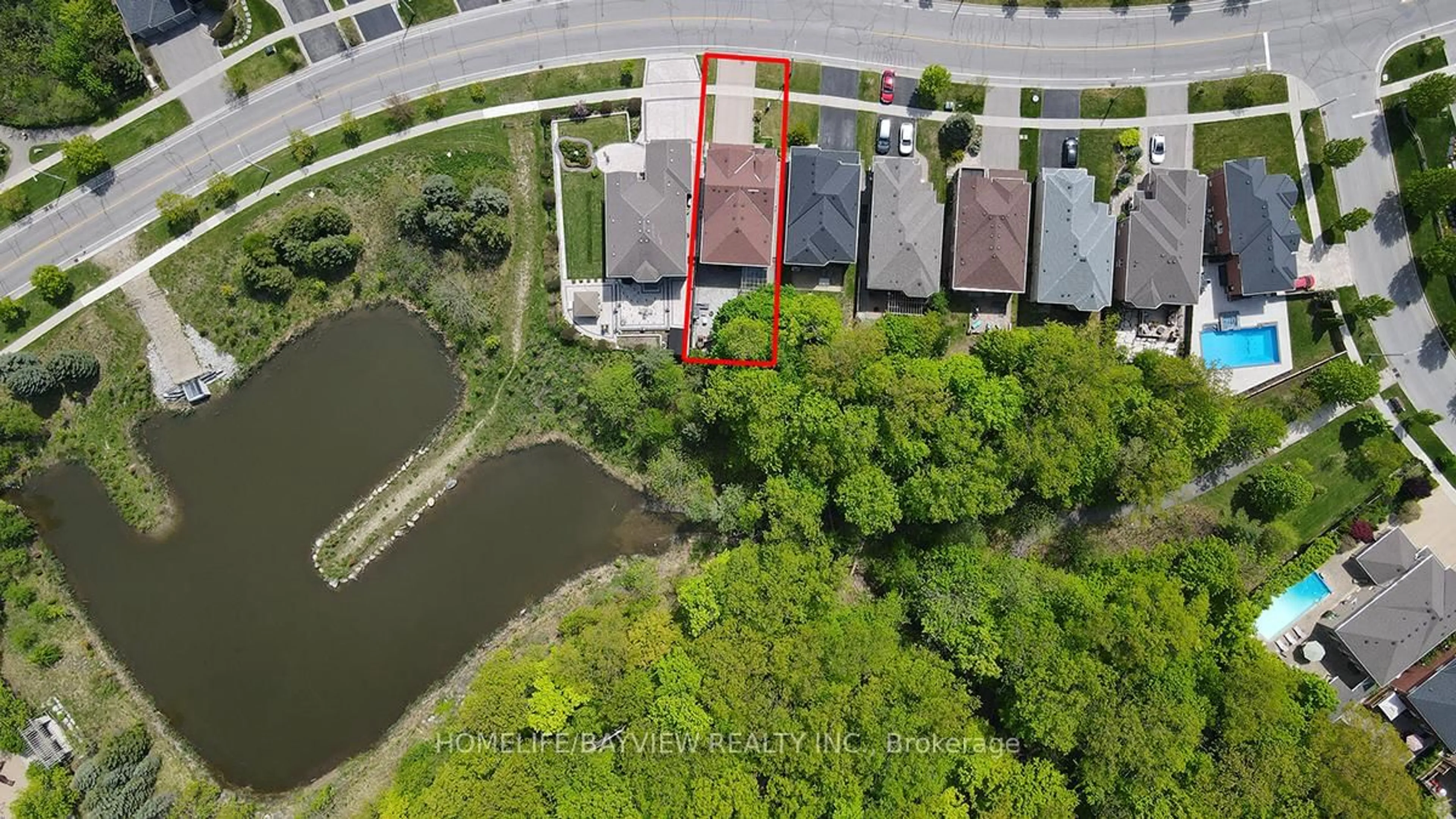 A pic from outside/outdoor area/front of a property/back of a property/a pic from drone, water/lake/river/ocean view for 46 Canyon Hill Ave, Richmond Hill Ontario L4C 9T5