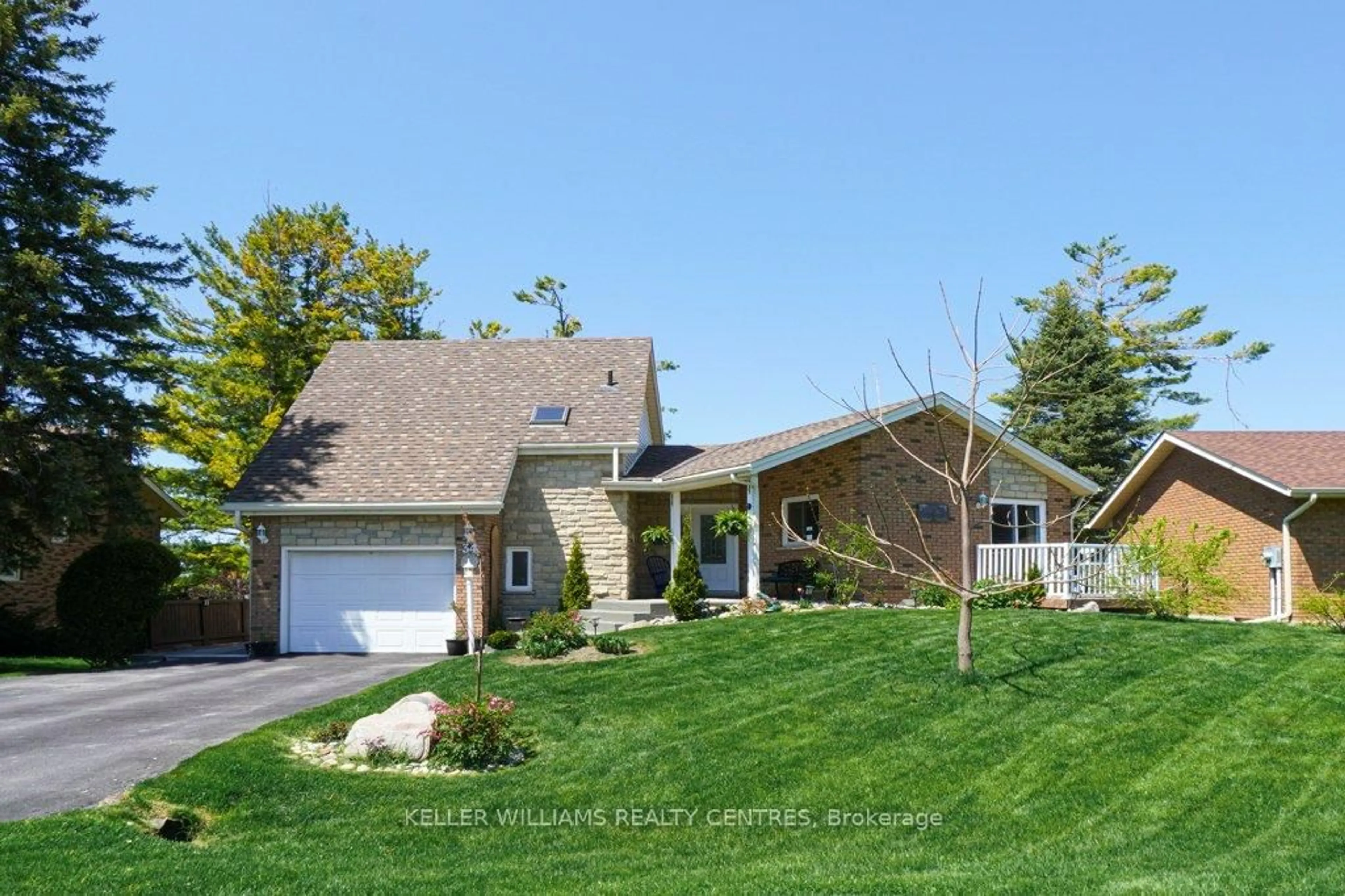 Home with vinyl exterior material, street for 34 Meadowlands Dr, Brock Ontario L0E 1E0