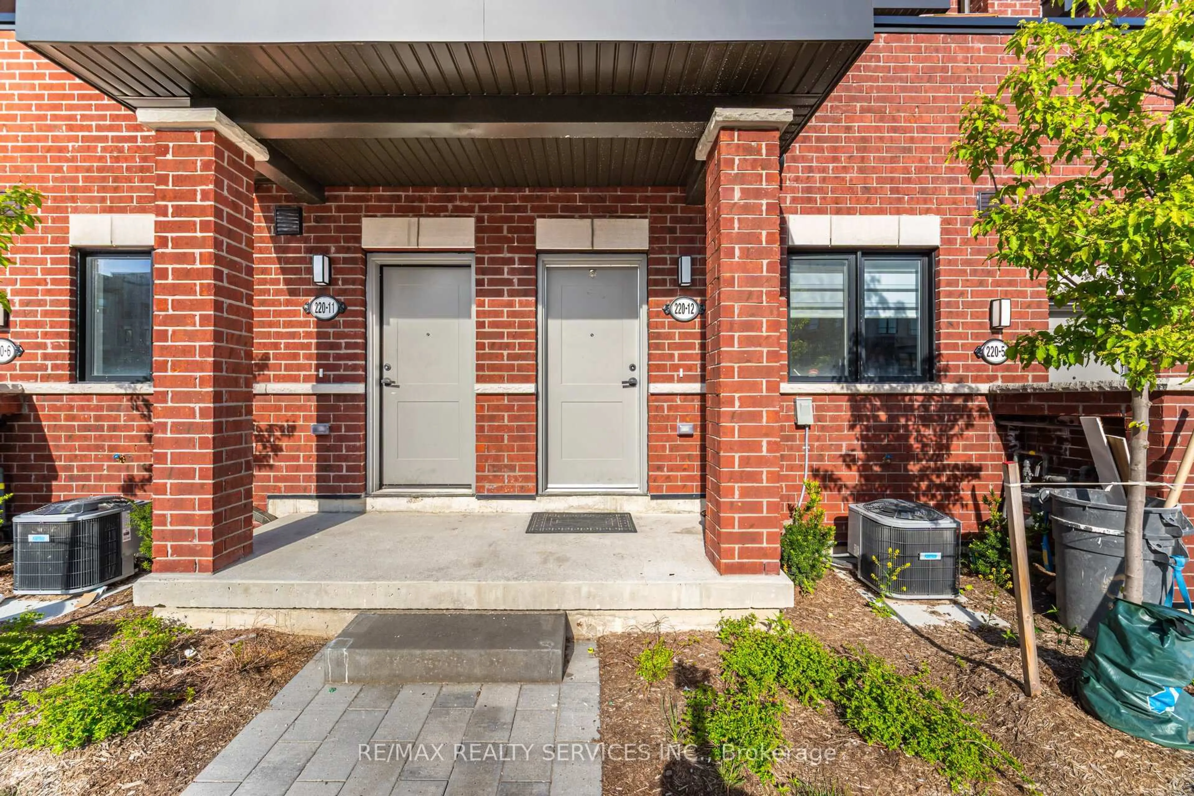 Home with brick exterior material, street for 220 Dissette St #12, Bradford West Gwillimbury Ontario L3Z 4M2