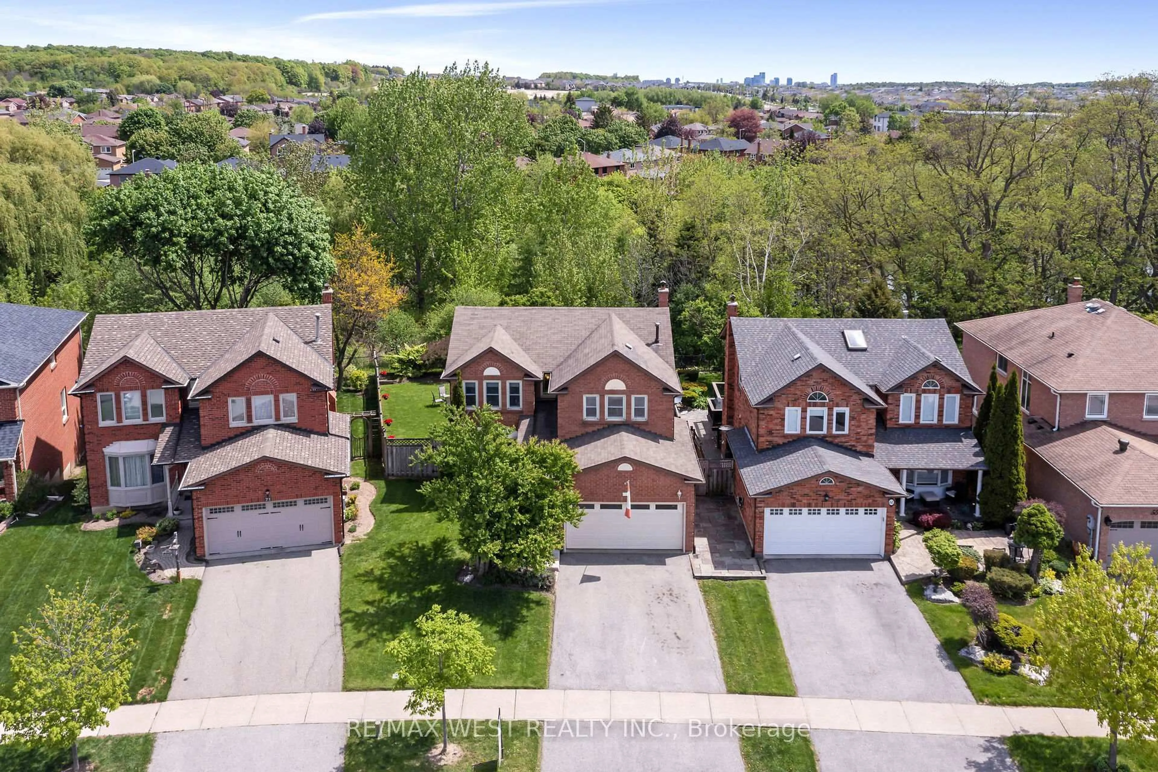 A pic from outside/outdoor area/front of a property/back of a property/a pic from drone, street for 65 Belmont Cres, Vaughan Ontario L6A 1L7