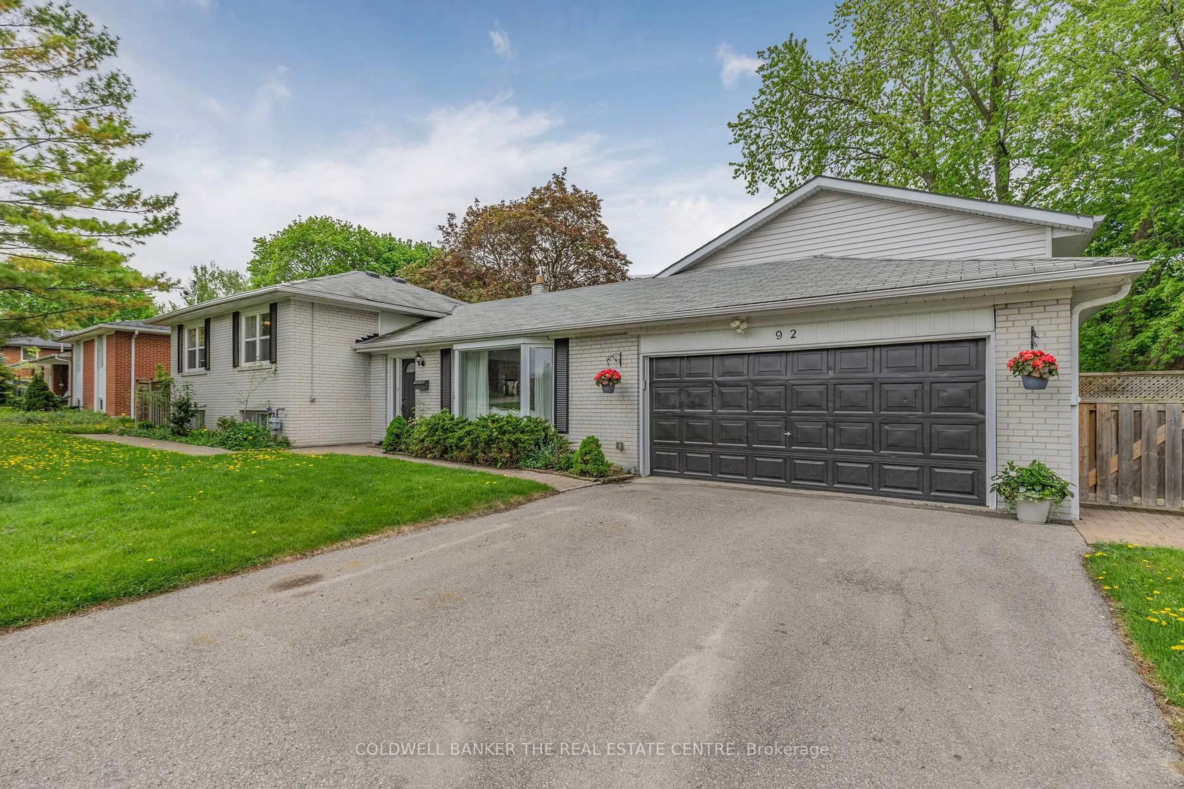 Unknown for 92 Hamilton Dr, Newmarket Ontario L3Y 3E8