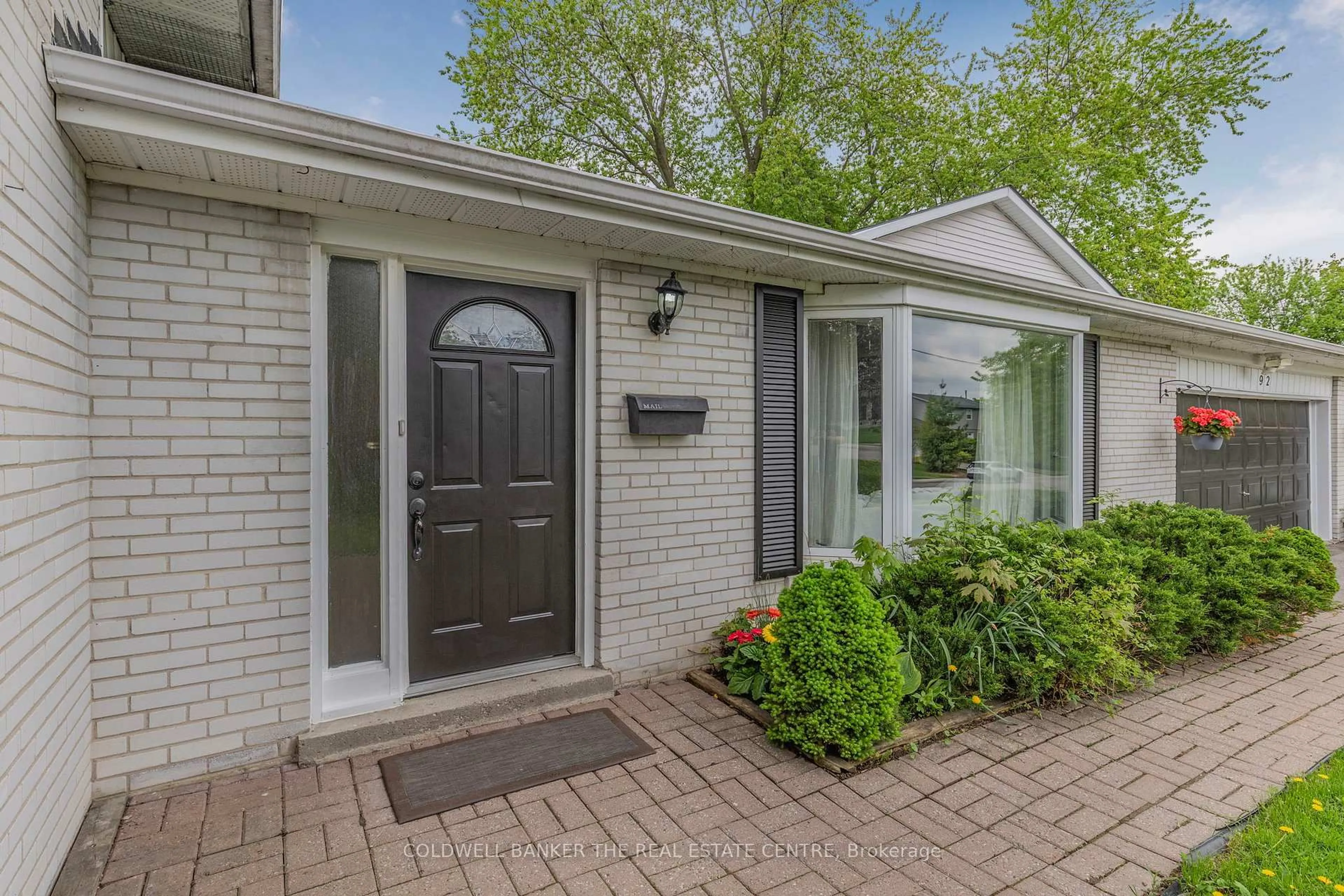 Unknown for 92 Hamilton Dr, Newmarket Ontario L3Y 3E8