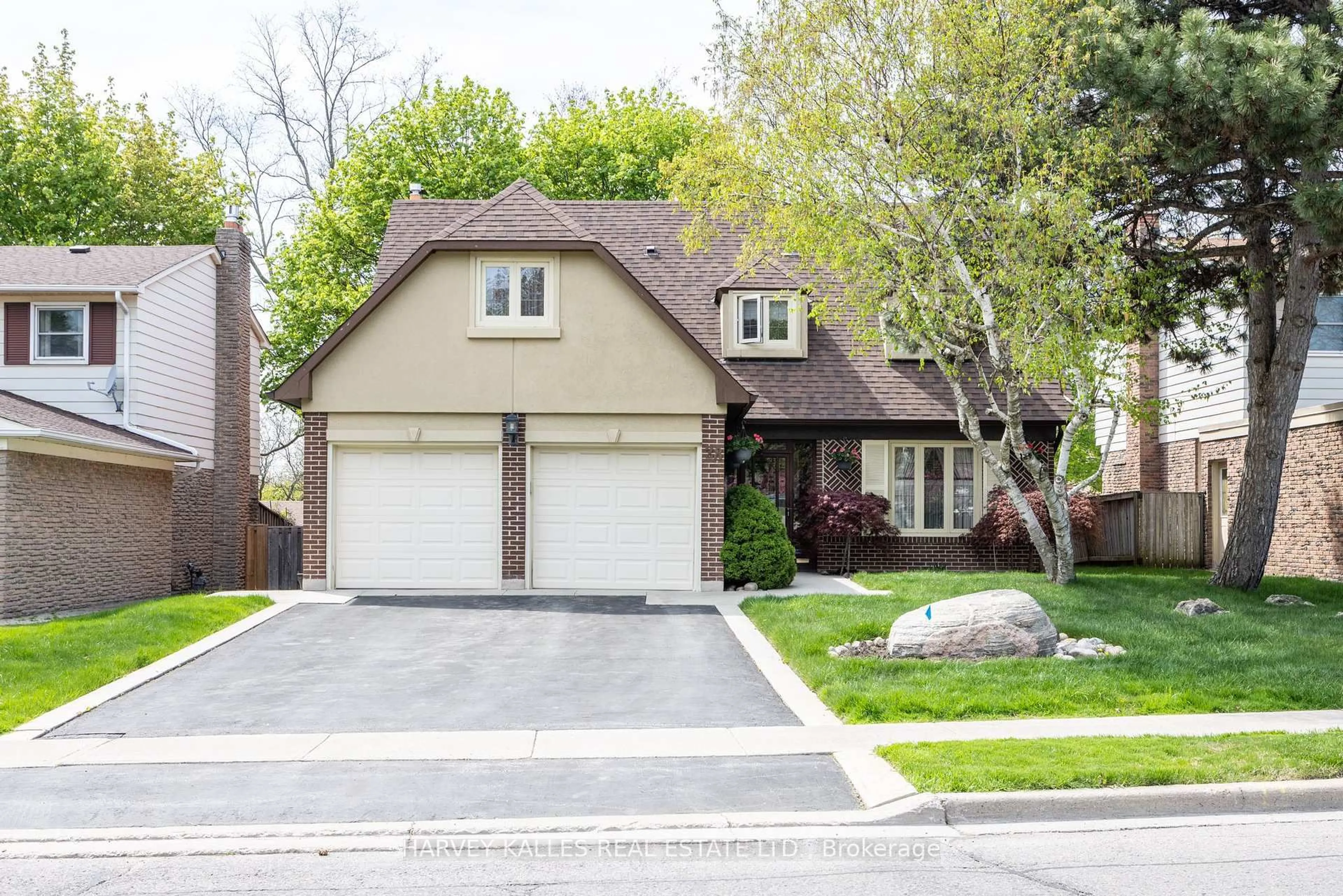Home with brick exterior material, street for 28 Waggoners Wells Lane, Markham Ontario L3T 4K3