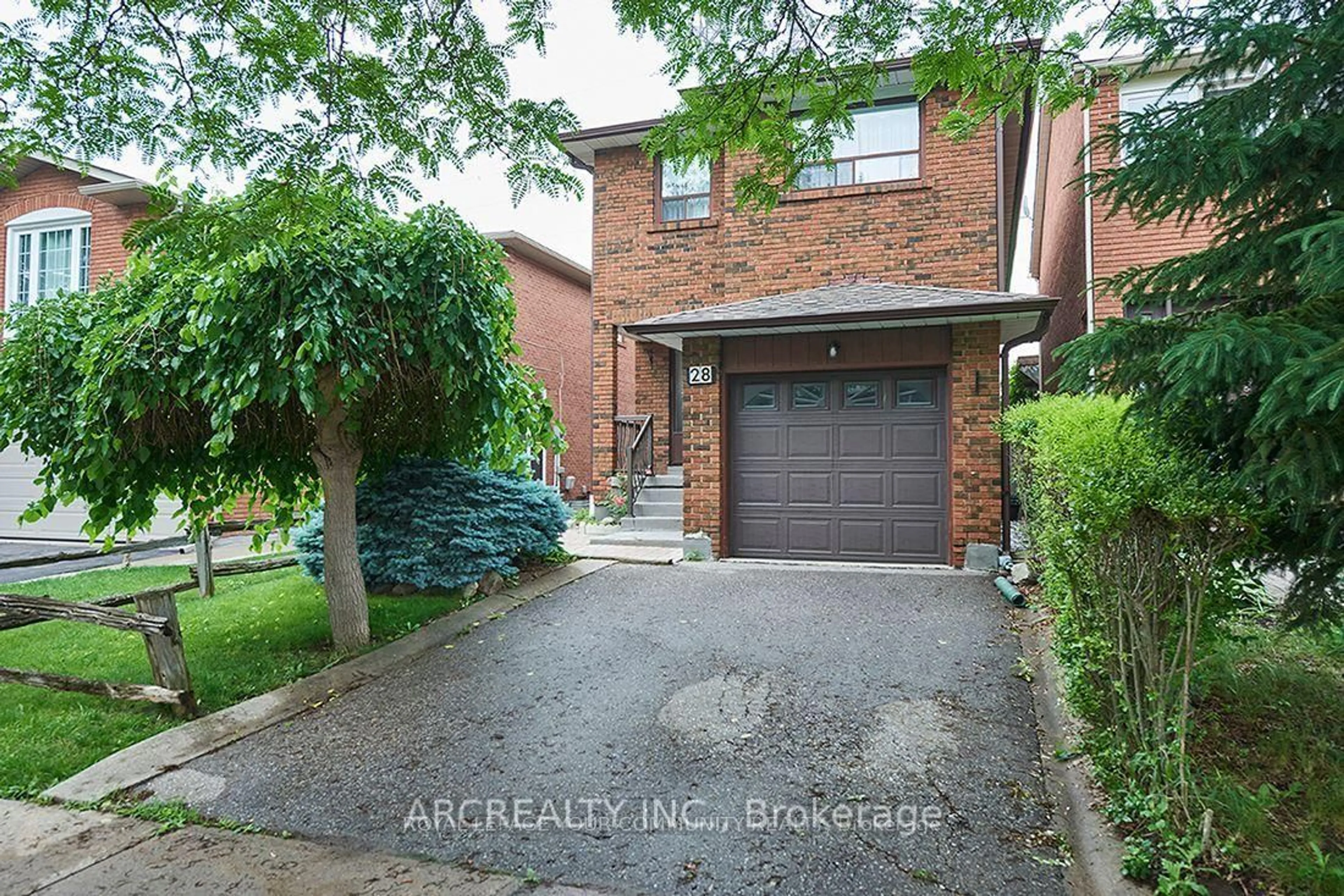 Home with brick exterior material, street for 28 Oakmount Cres, Vaughan Ontario L4K 2C3