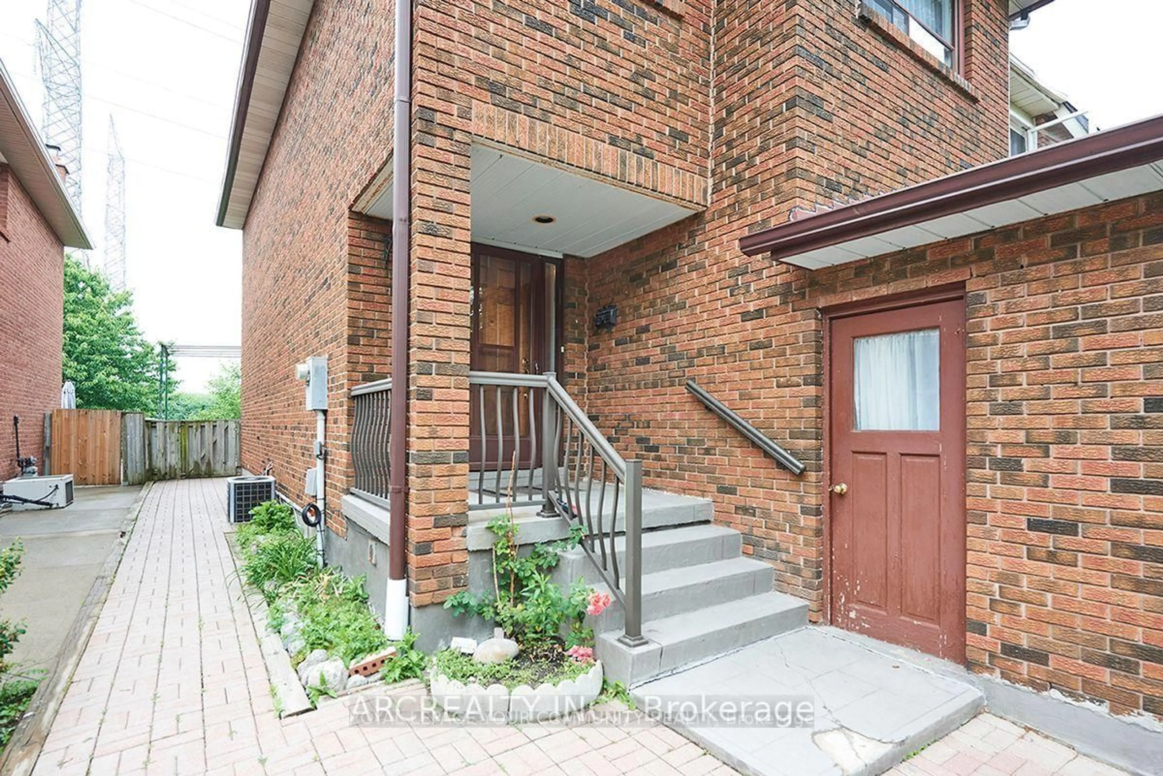 Home with brick exterior material, street for 28 Oakmount Cres, Vaughan Ontario L4K 2C3