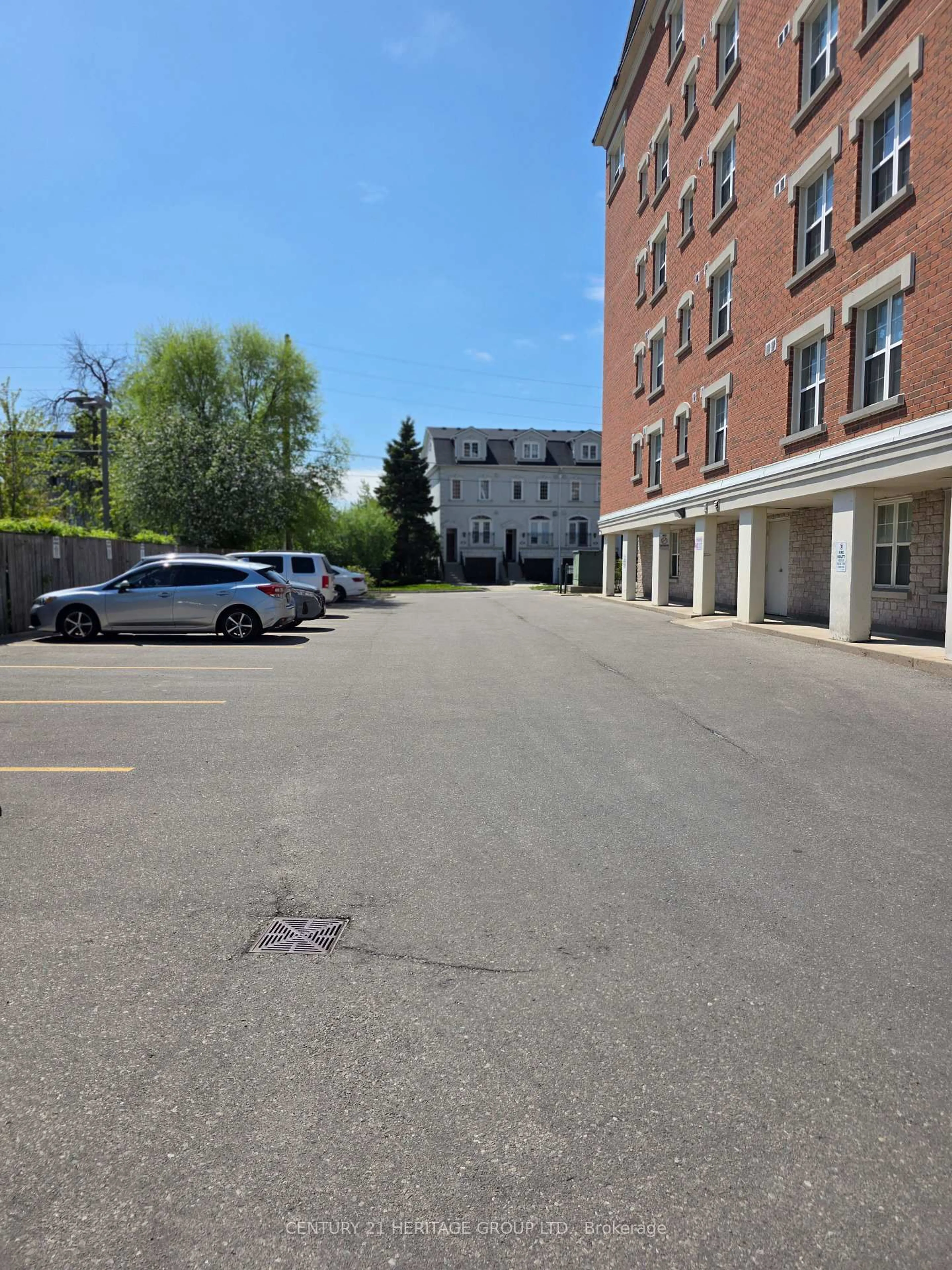 Parking for 35 Hunt Ave #401, Richmond Hill Ontario L4C 4H1
