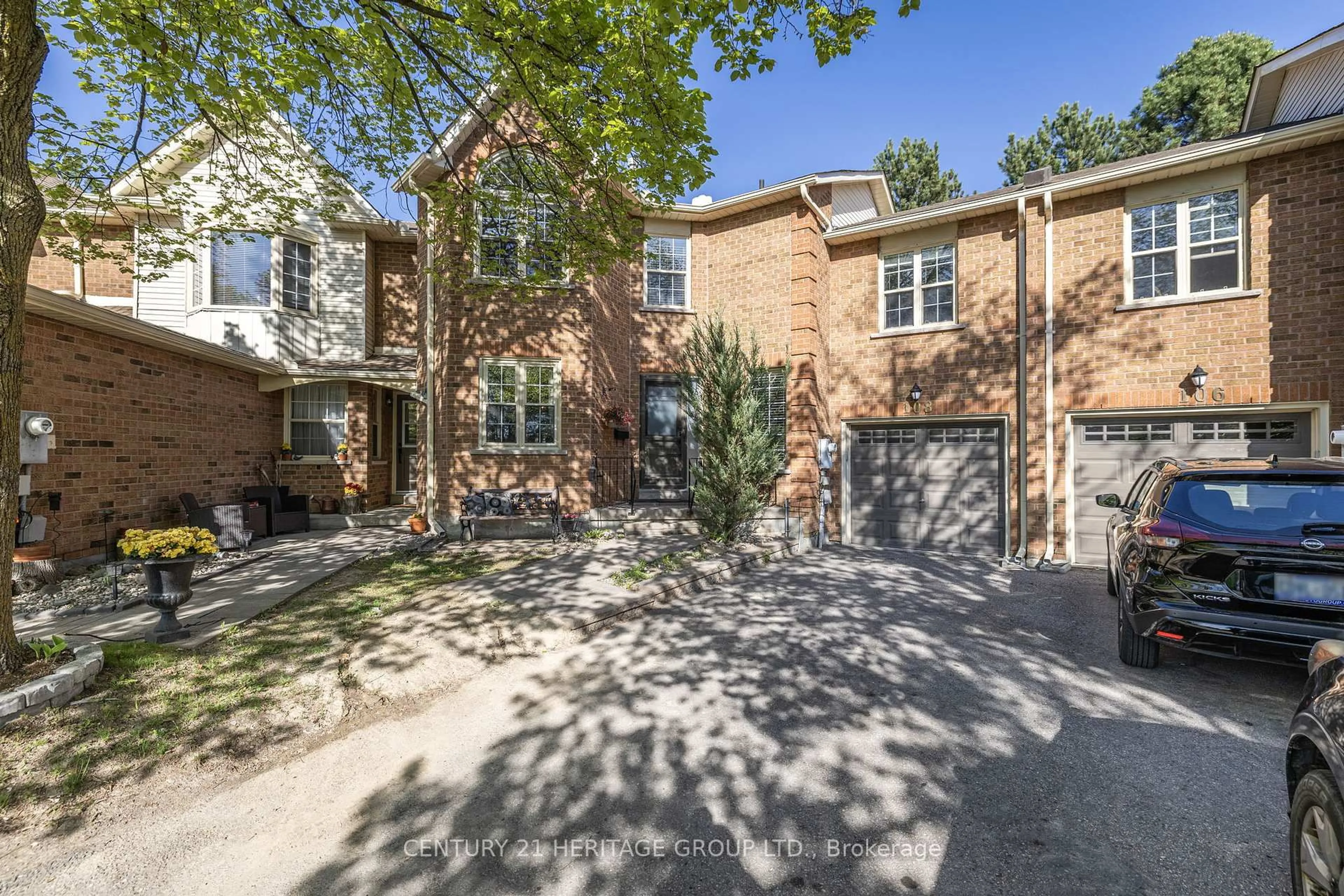 Home with brick exterior material, street for 108 Ashley Pl #44, Aurora Ontario L4G 6H5