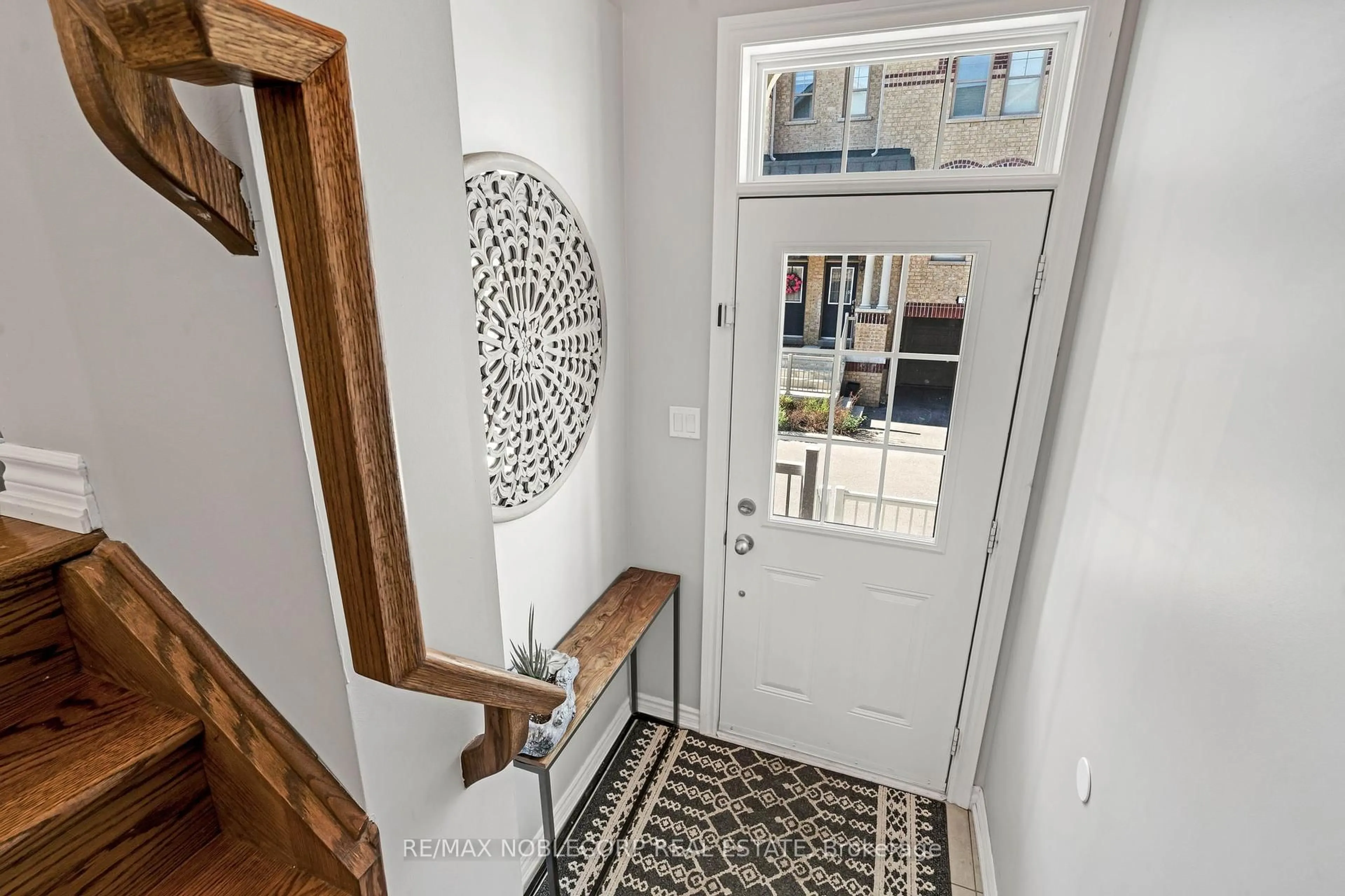 Indoor entryway for 10 Porter Ave #45, Vaughan Ontario L4L 0H1