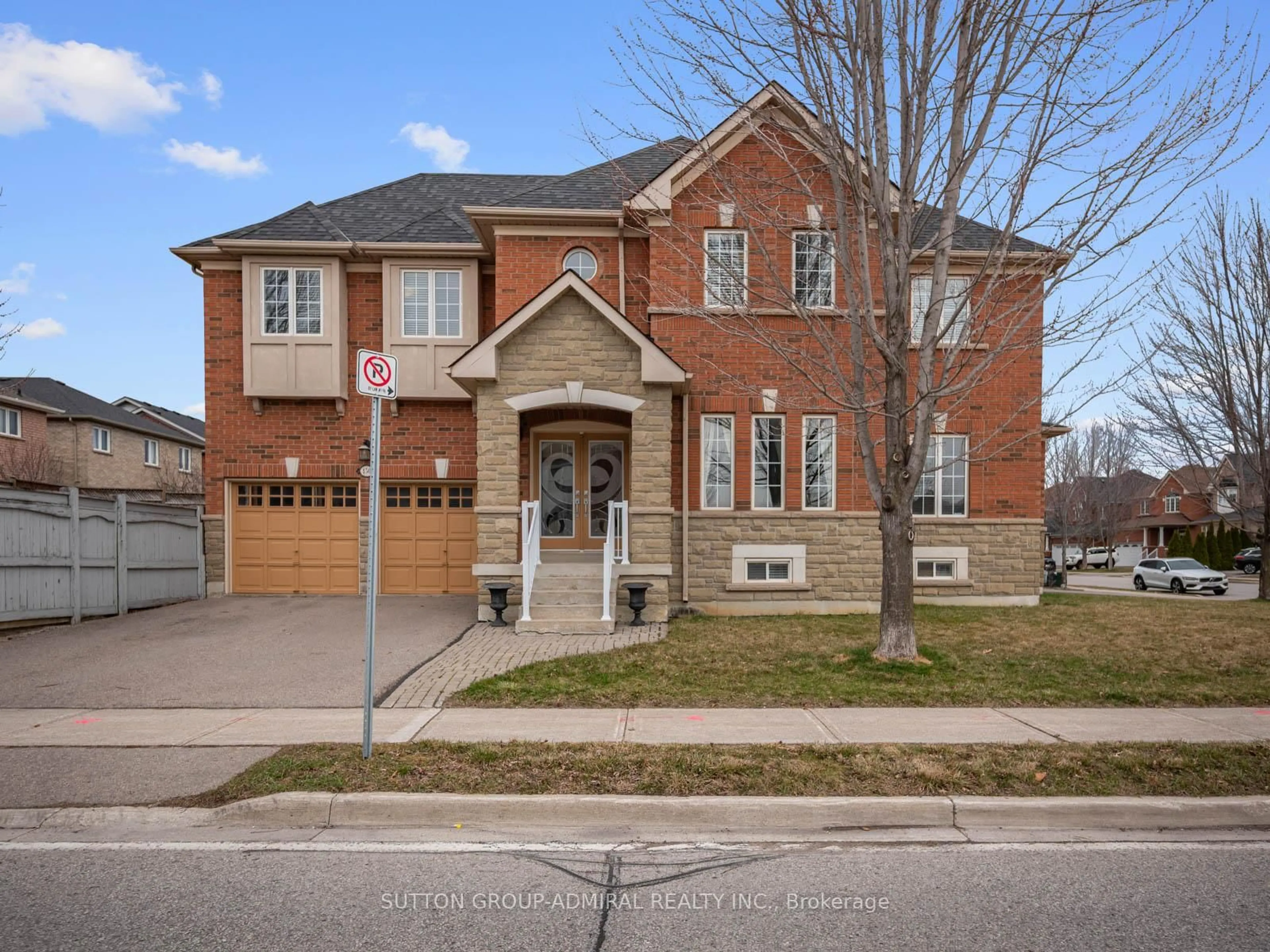 Home with brick exterior material, street for 450 Pleasant Ridge Ave, Vaughan Ontario L4J 8X2