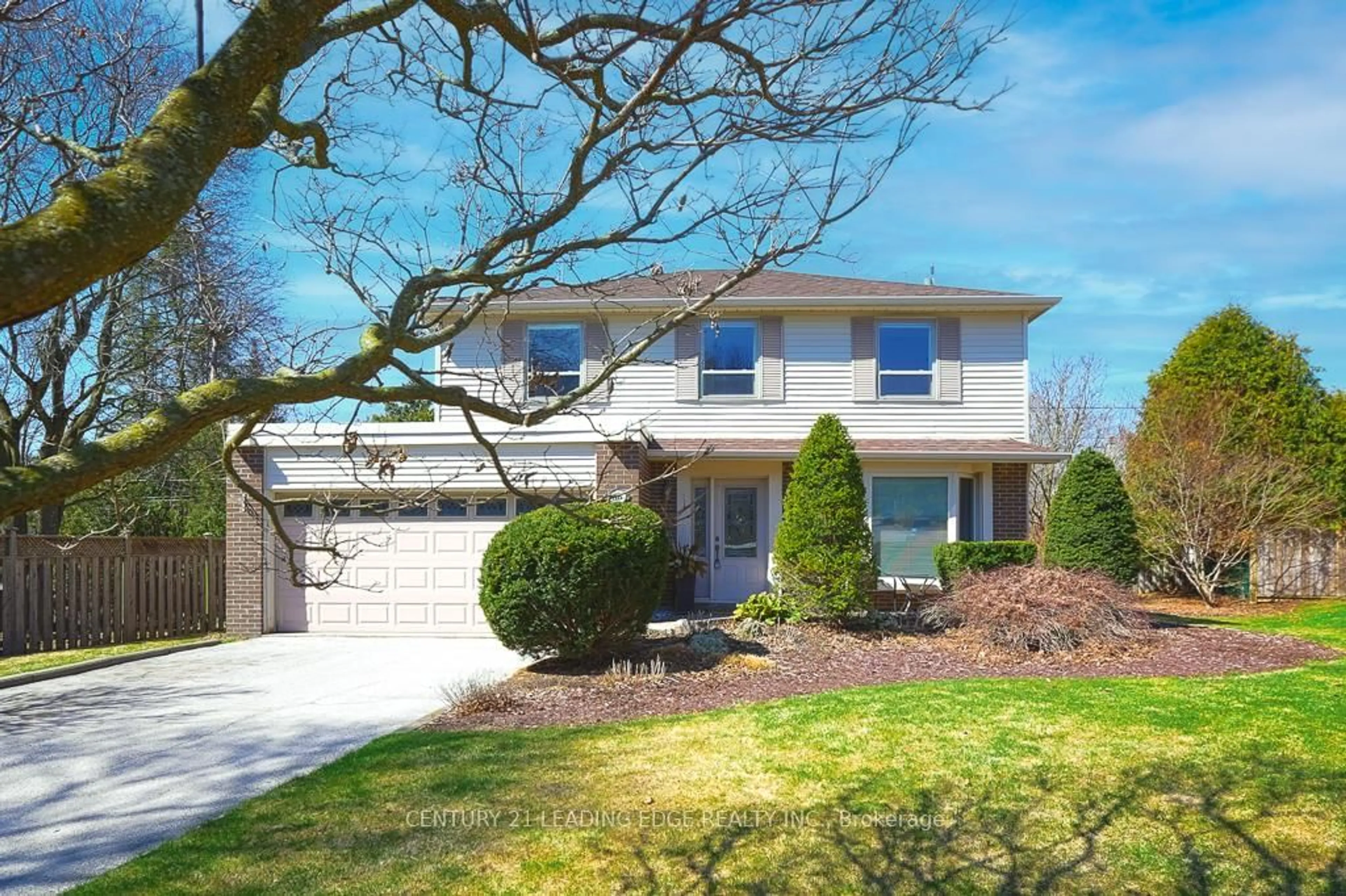 Home with vinyl exterior material, street for 36 WALKERTON Dr, Markham Ontario L3P 1H8