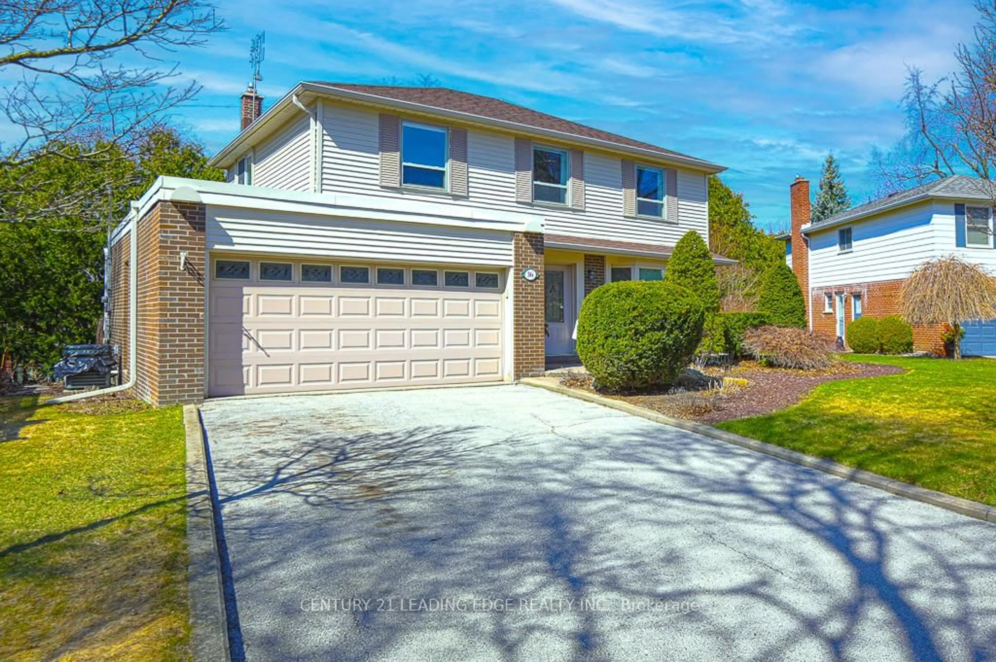 Home with vinyl exterior material, street for 36 WALKERTON Dr, Markham Ontario L3P 1H8