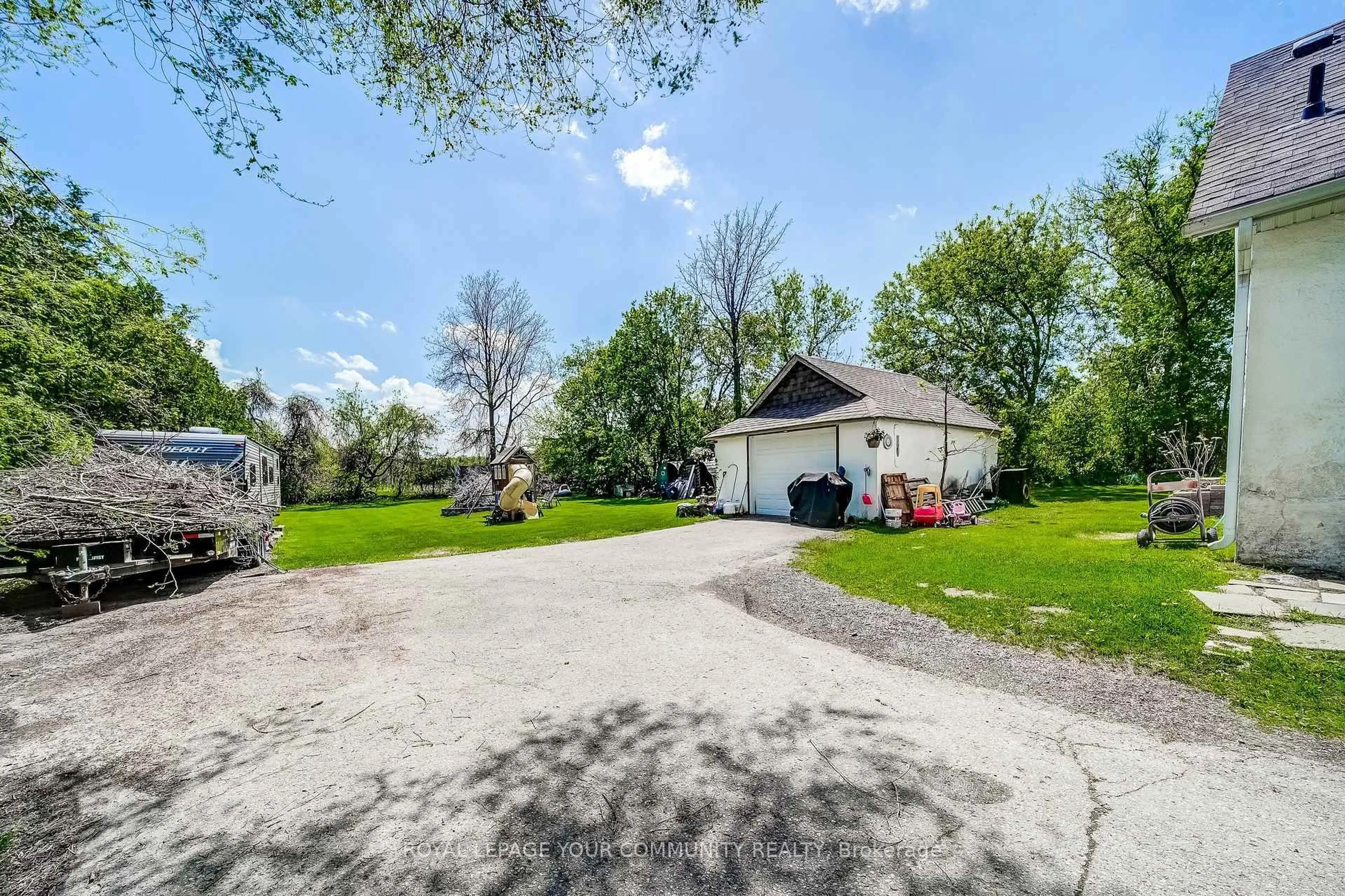A pic from outside/outdoor area/front of a property/back of a property/a pic from drone, street for 3 Catering Rd, Georgina Ontario L0E 1R0