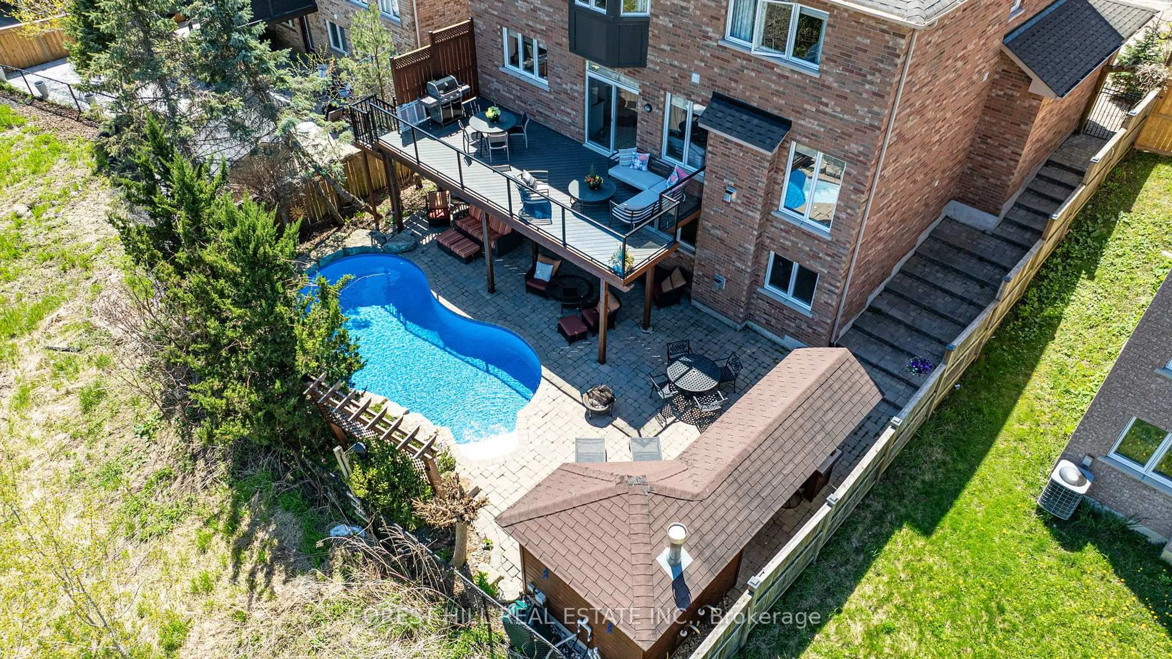 A pic from outside/outdoor area/front of a property/back of a property/a pic from drone, unknown for 29 Red Cardinal Tr, Richmond Hill Ontario L4E 3Y5