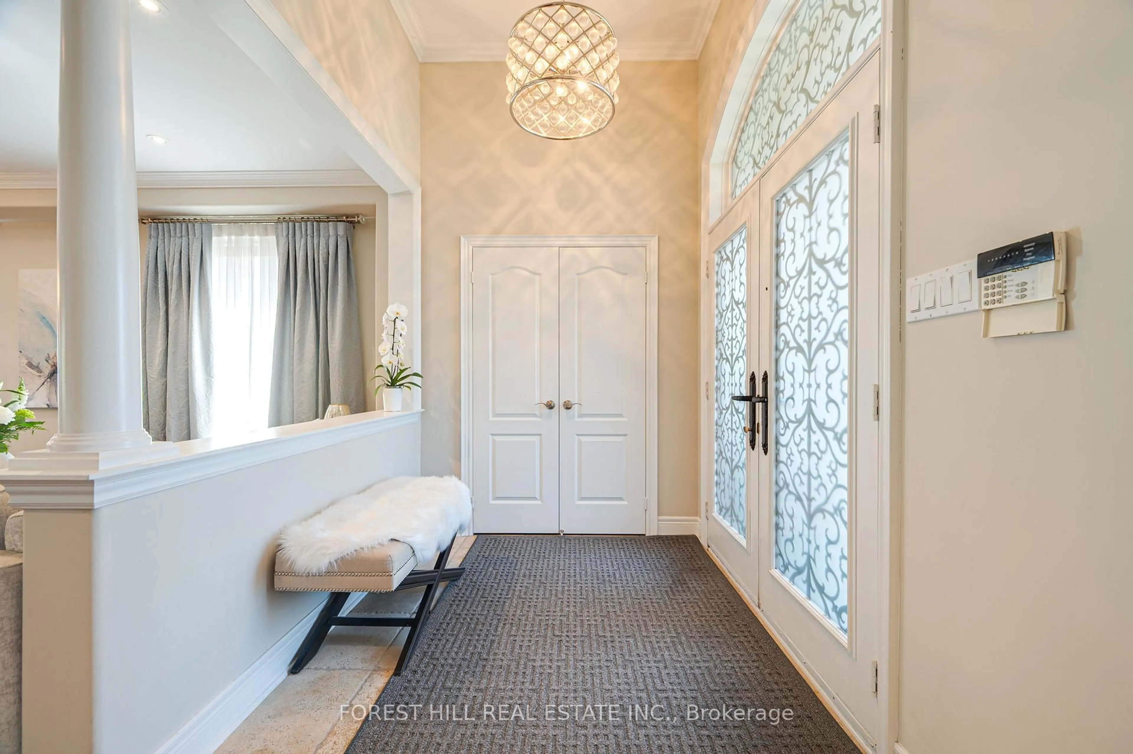 Indoor entryway for 29 Red Cardinal Tr, Richmond Hill Ontario L4E 3Y5