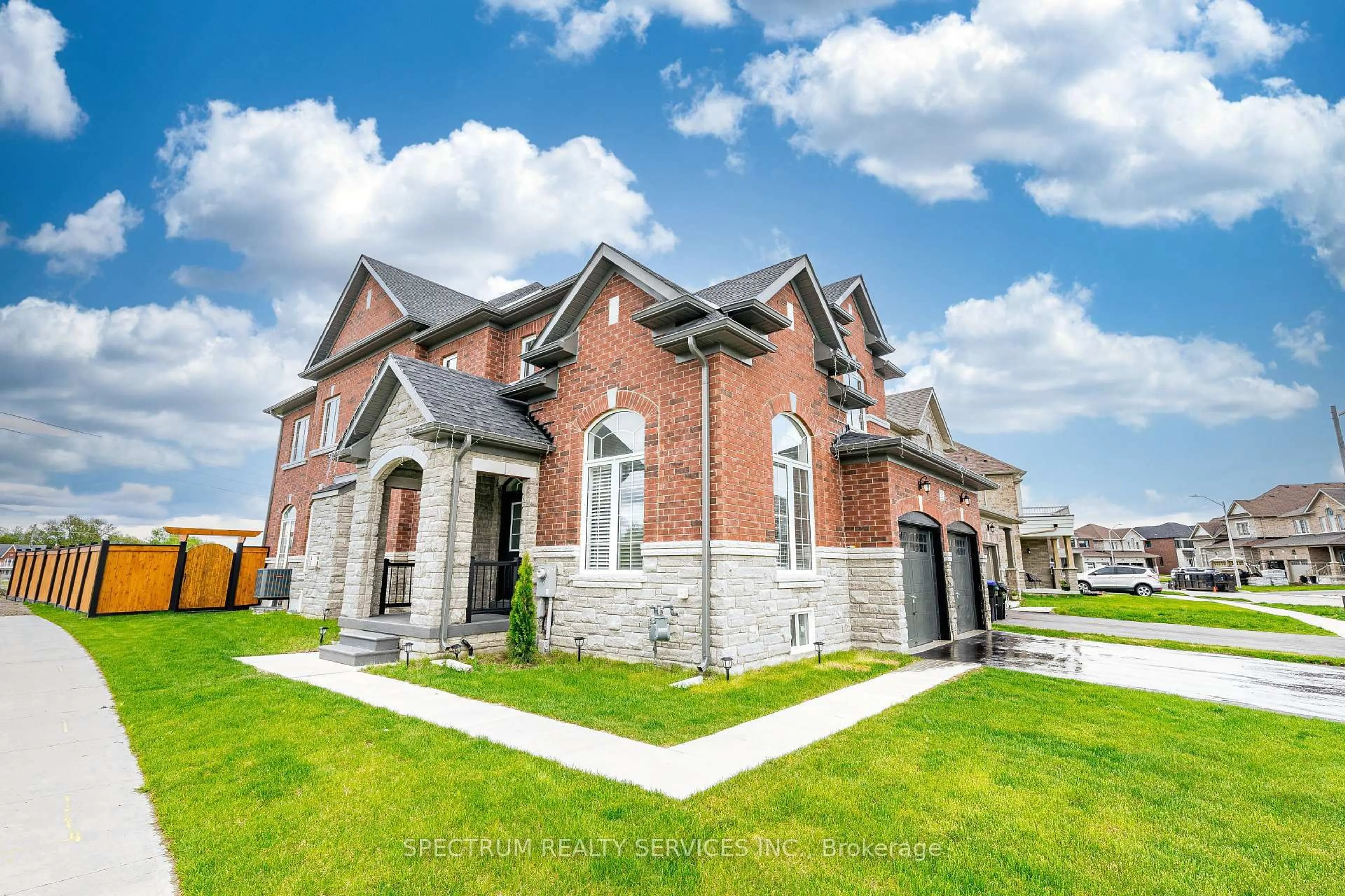 Home with brick exterior material, building for 250 FERRAGINE Cres, Bradford West Gwillimbury Ontario L3Z 4J8