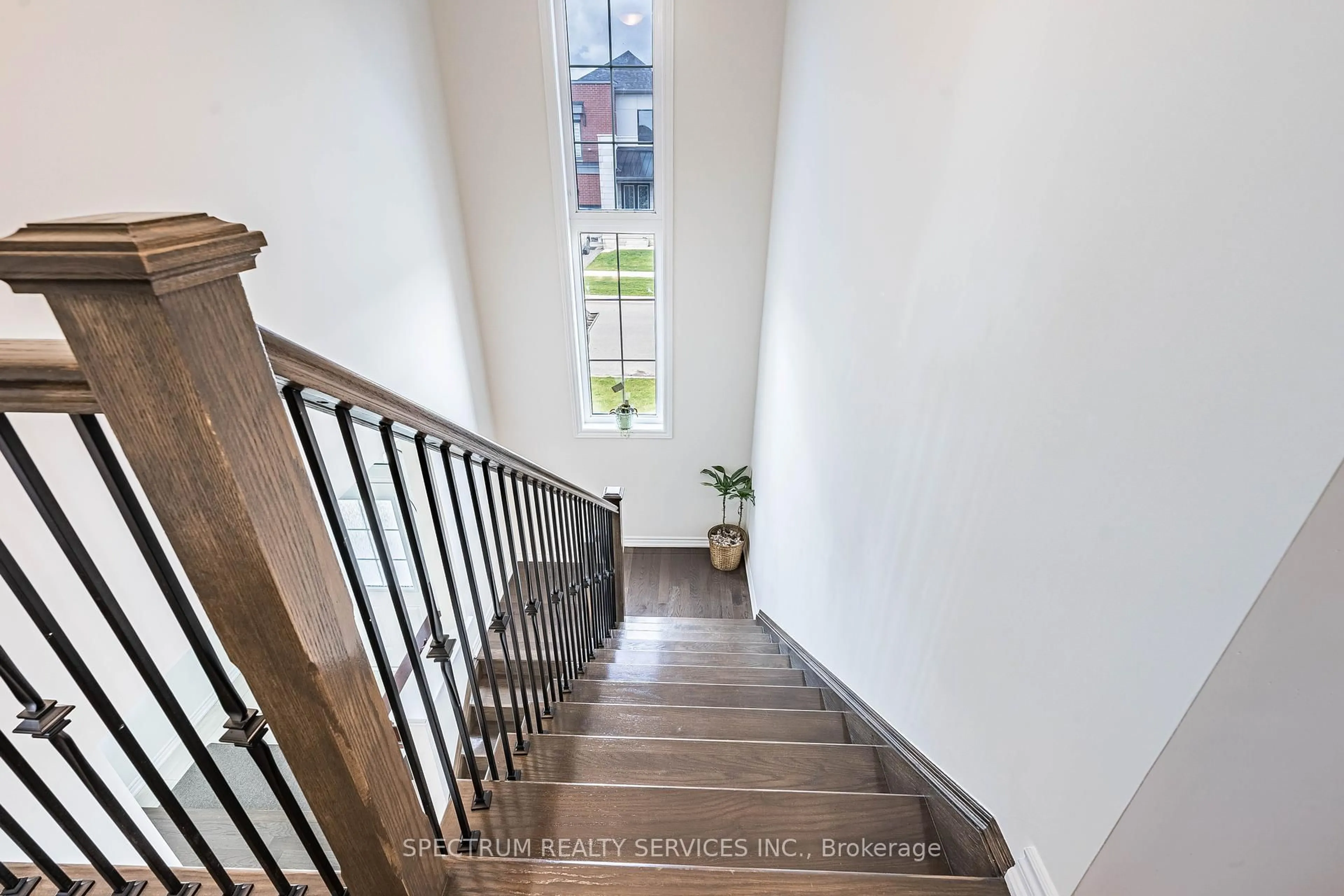 Stairs for 250 FERRAGINE Cres, Bradford West Gwillimbury Ontario L3Z 4J8