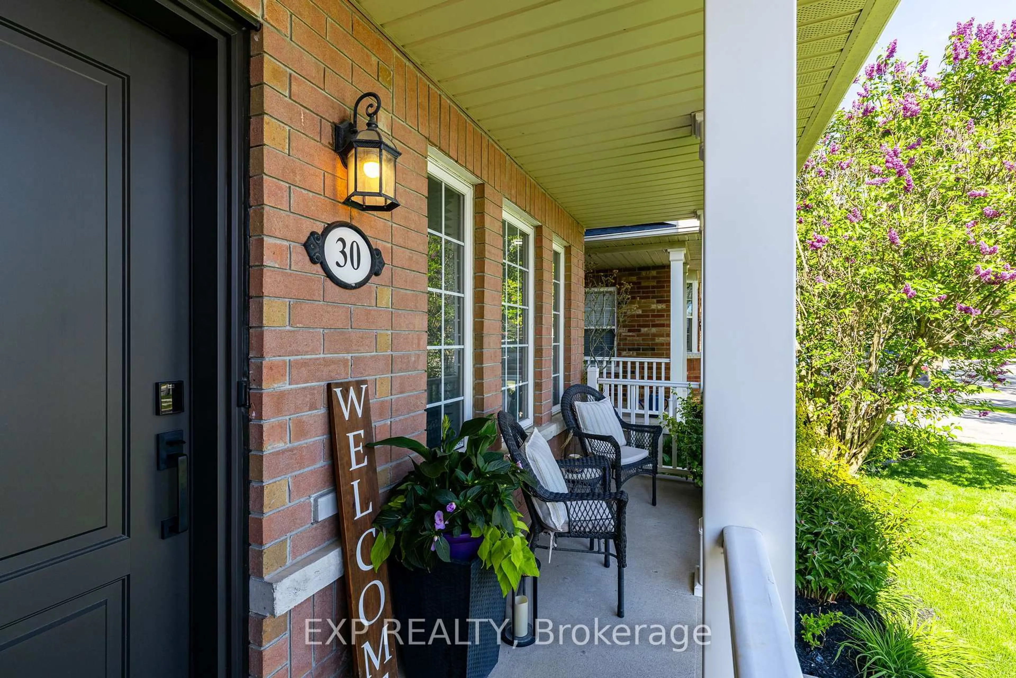 Indoor entryway for 30 Earl Stewart Dr, Aurora Ontario L4G 7P4