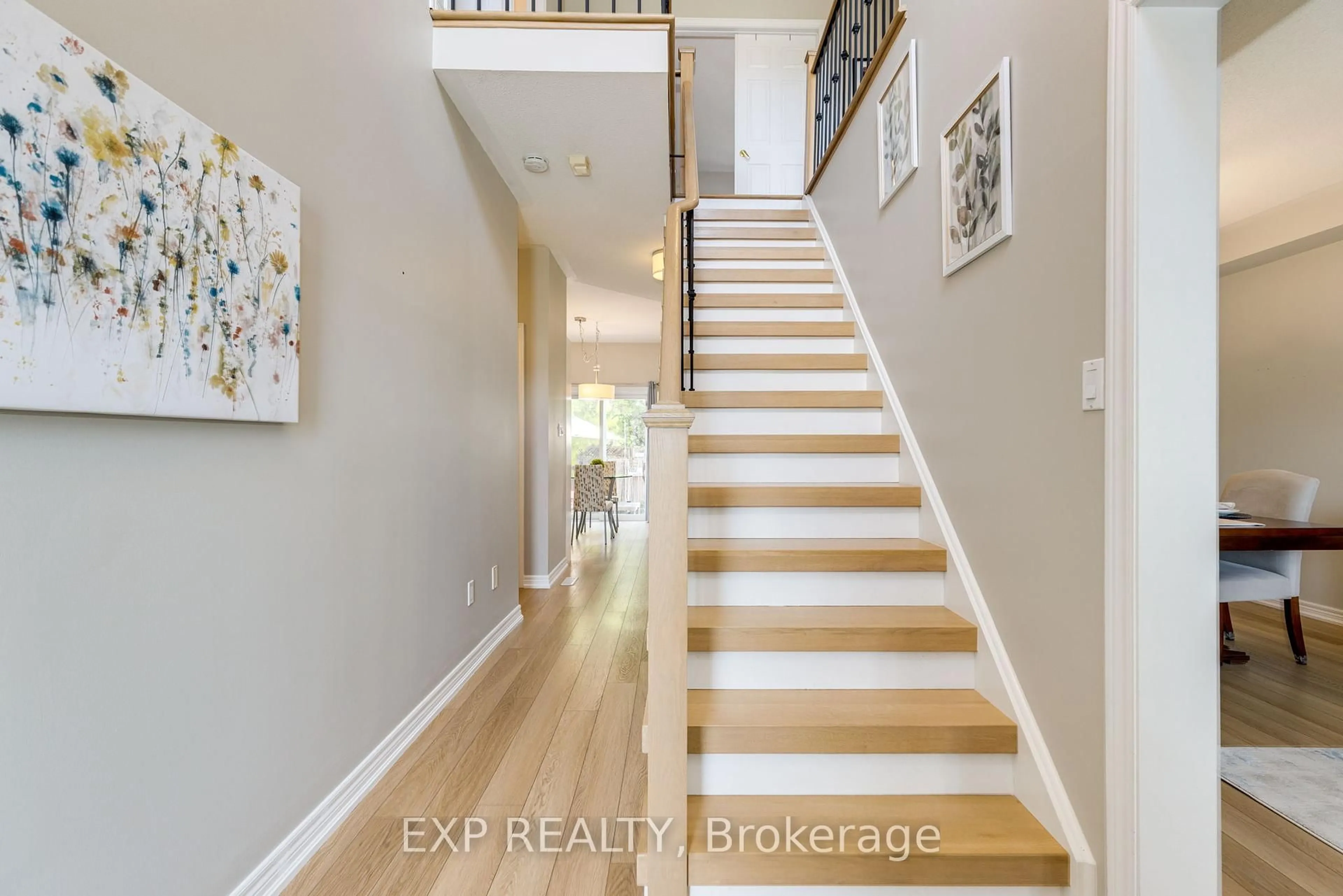 Indoor entryway for 30 Earl Stewart Dr, Aurora Ontario L4G 7P4