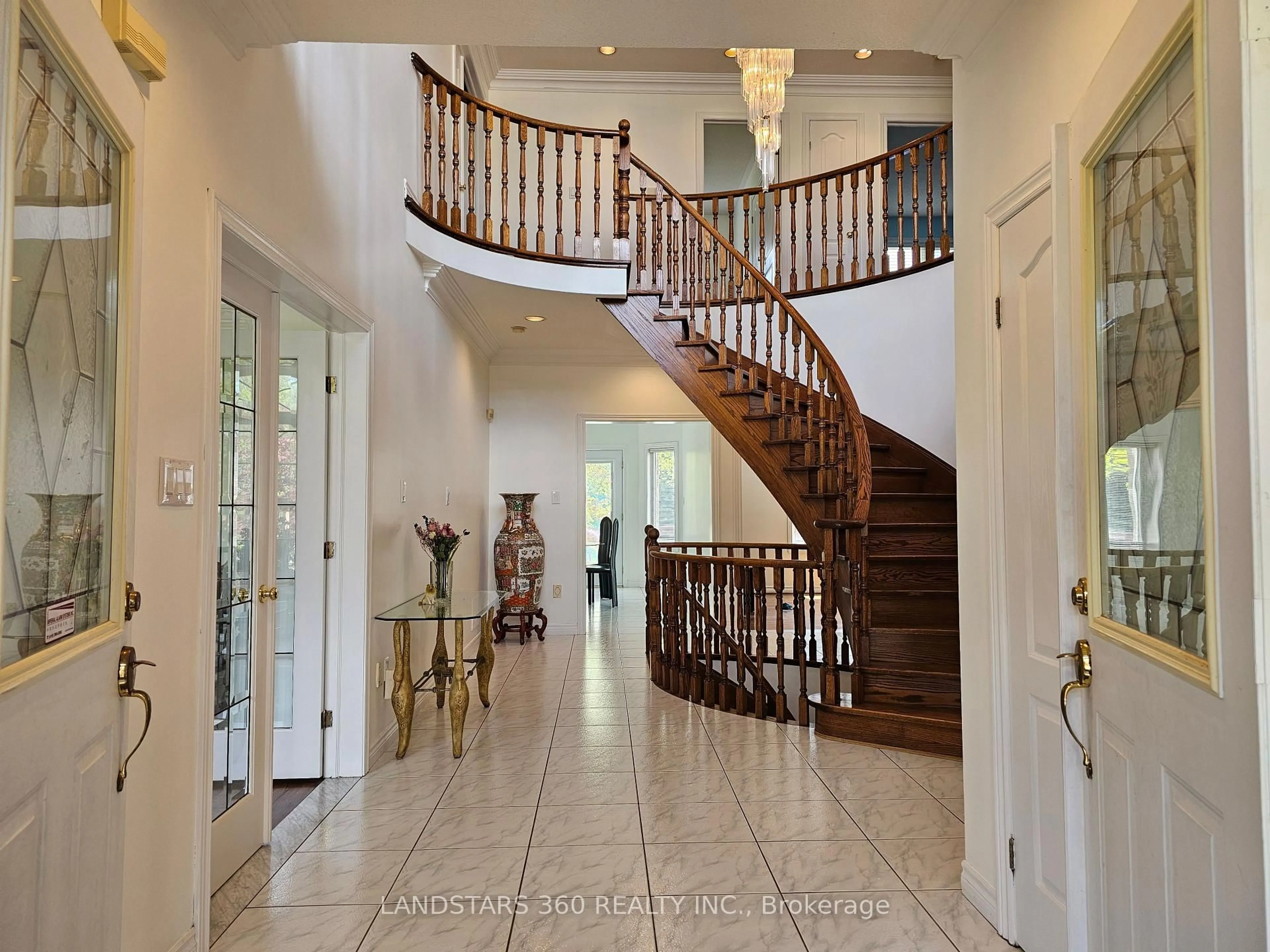 Indoor foyer for 13 Edgecombe Crt, Markham Ontario L3S 2W6