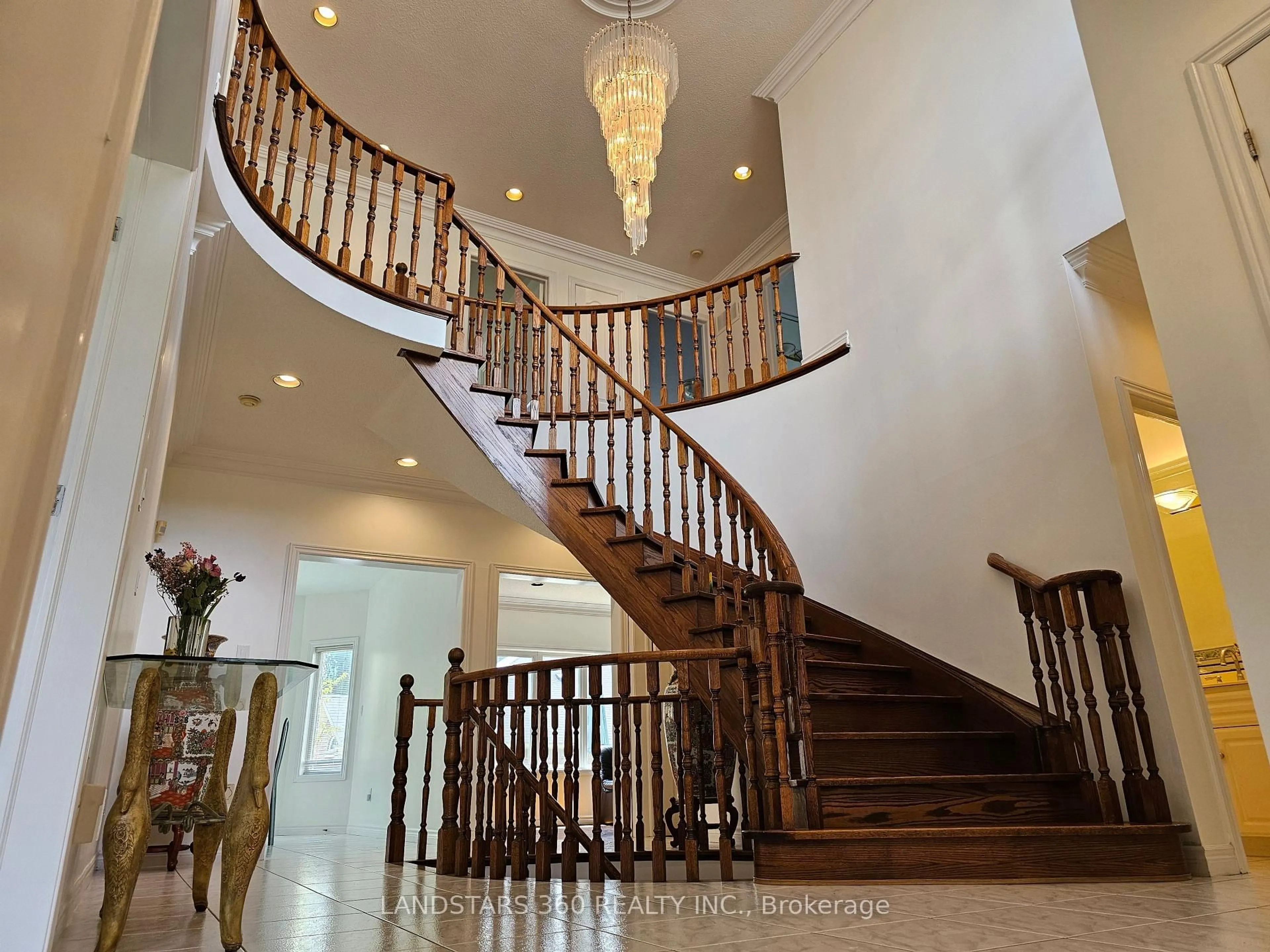 Indoor foyer for 13 Edgecombe Crt, Markham Ontario L3S 2W6