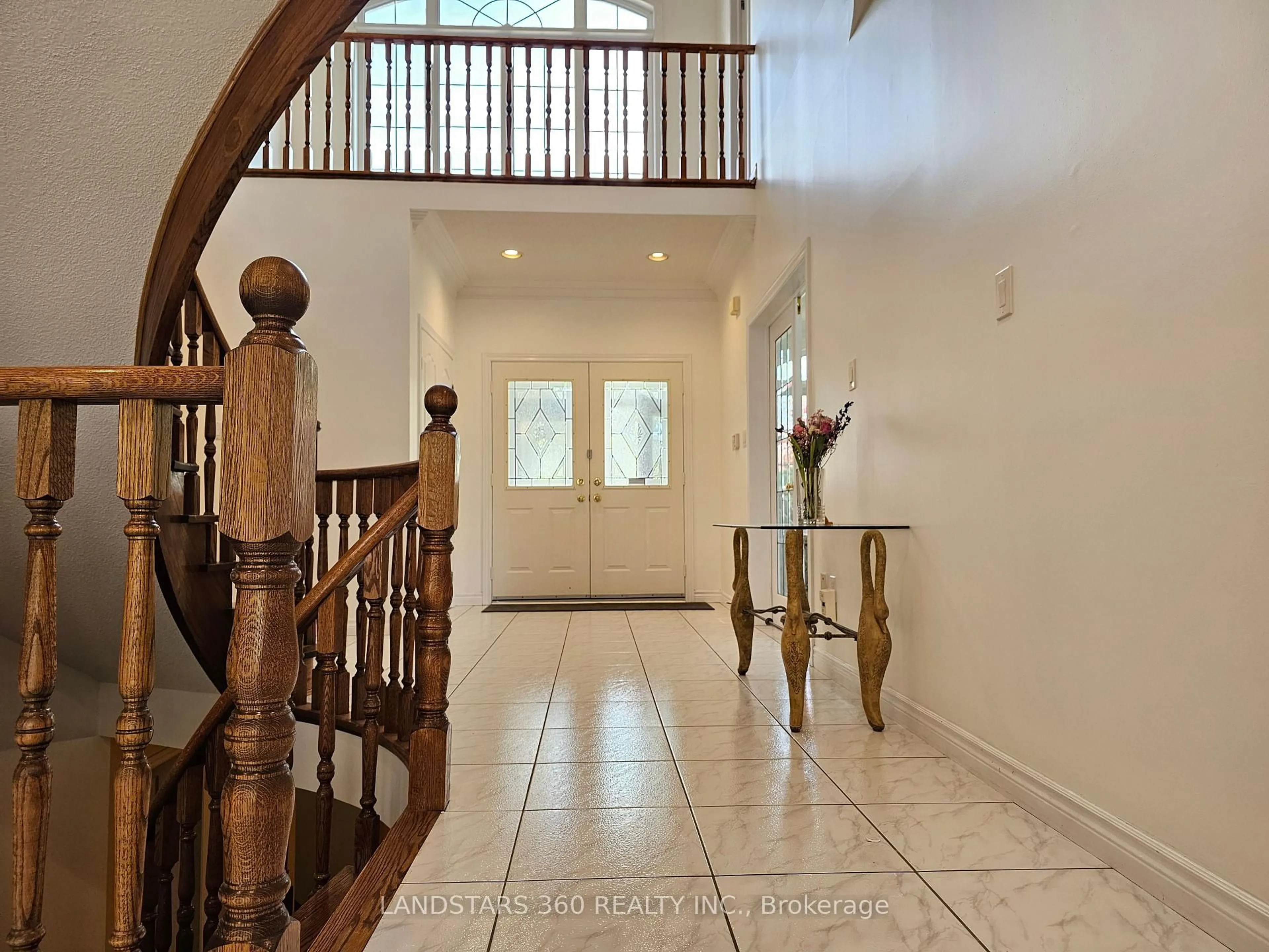 Indoor foyer for 13 Edgecombe Crt, Markham Ontario L3S 2W6