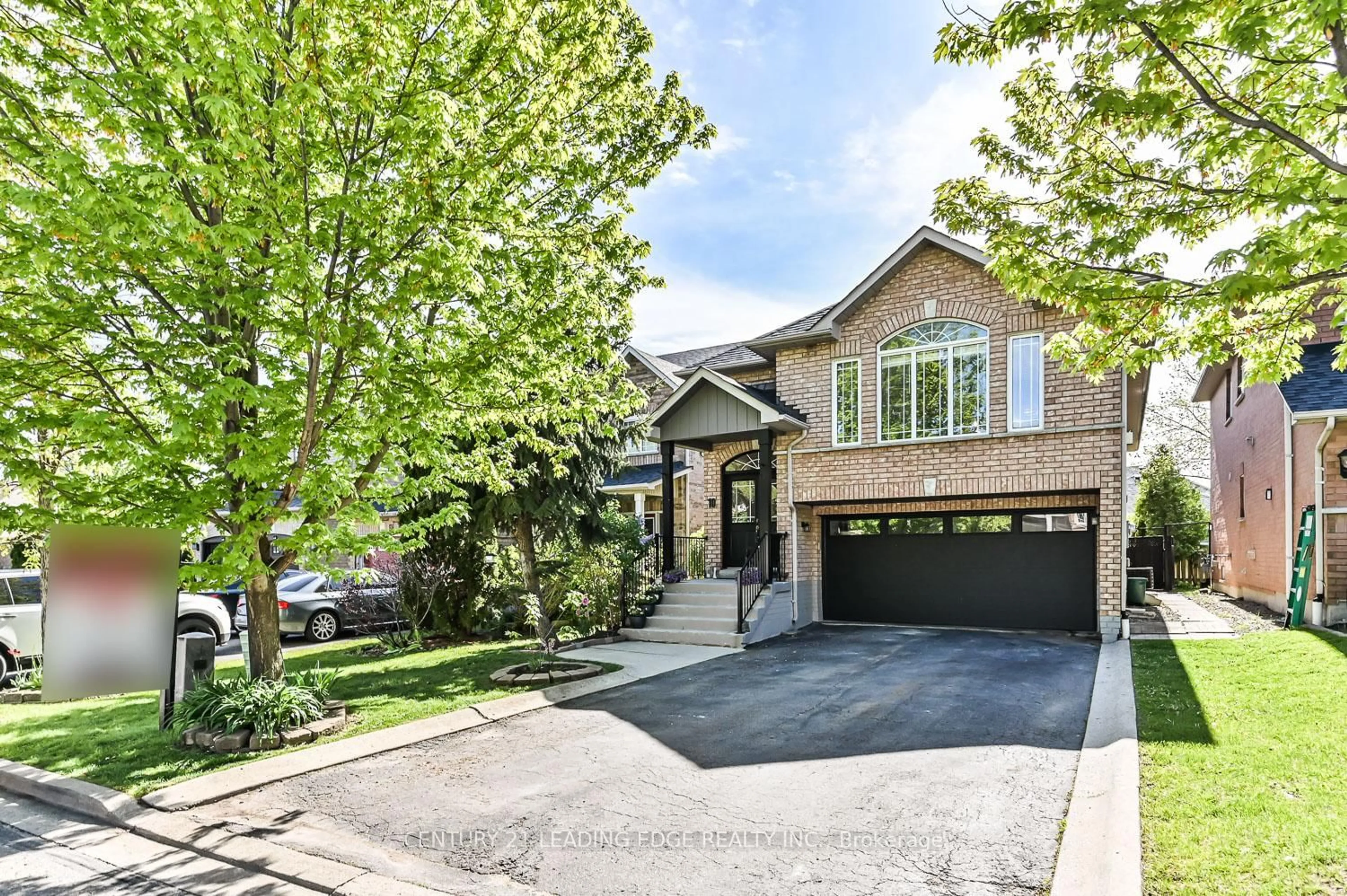 Home with brick exterior material, street for 10 Lamont Crt, Vaughan Ontario L6A 3B6