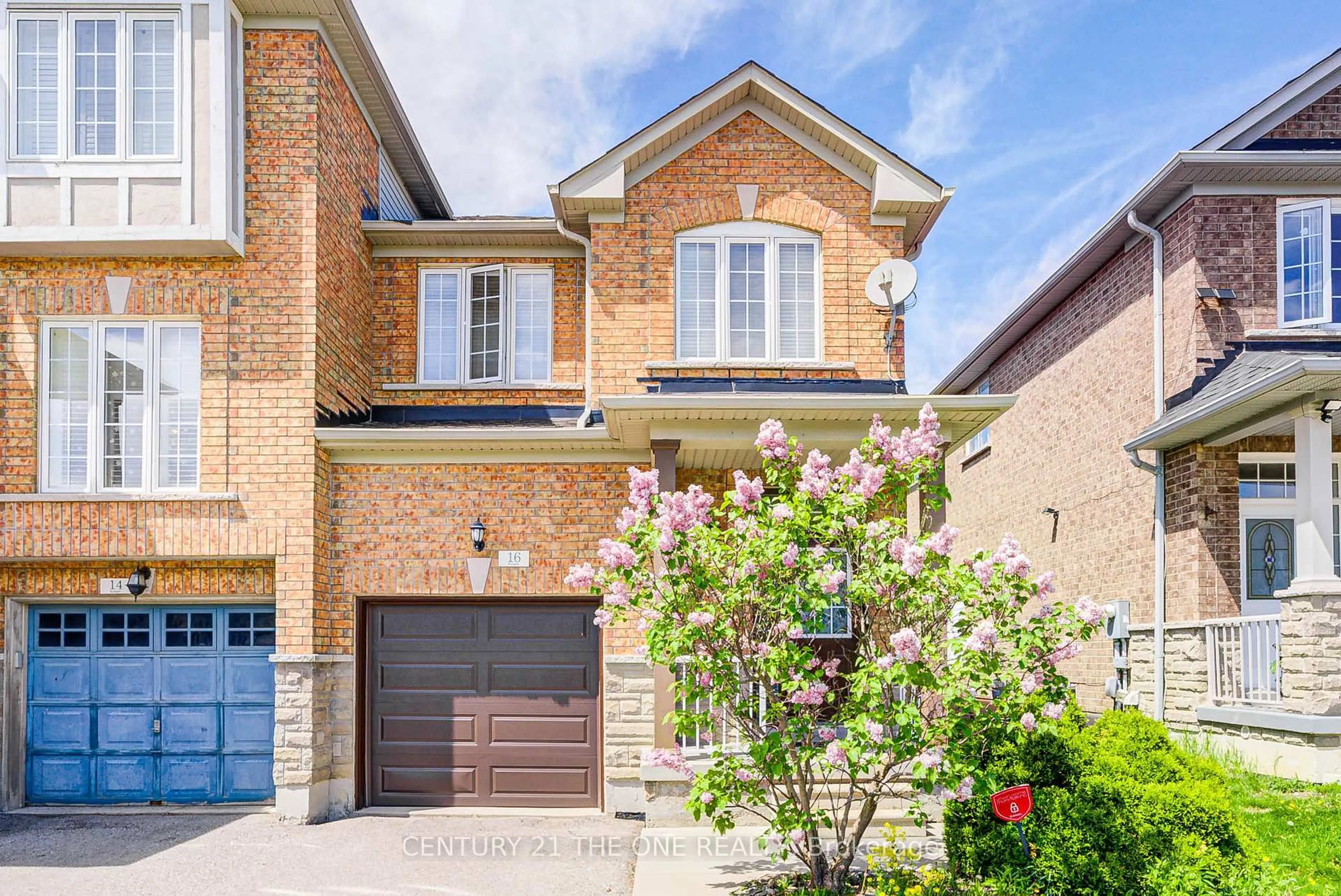 Home with brick exterior material, street for 16 Martell Gate, Aurora Ontario L4G 0C4