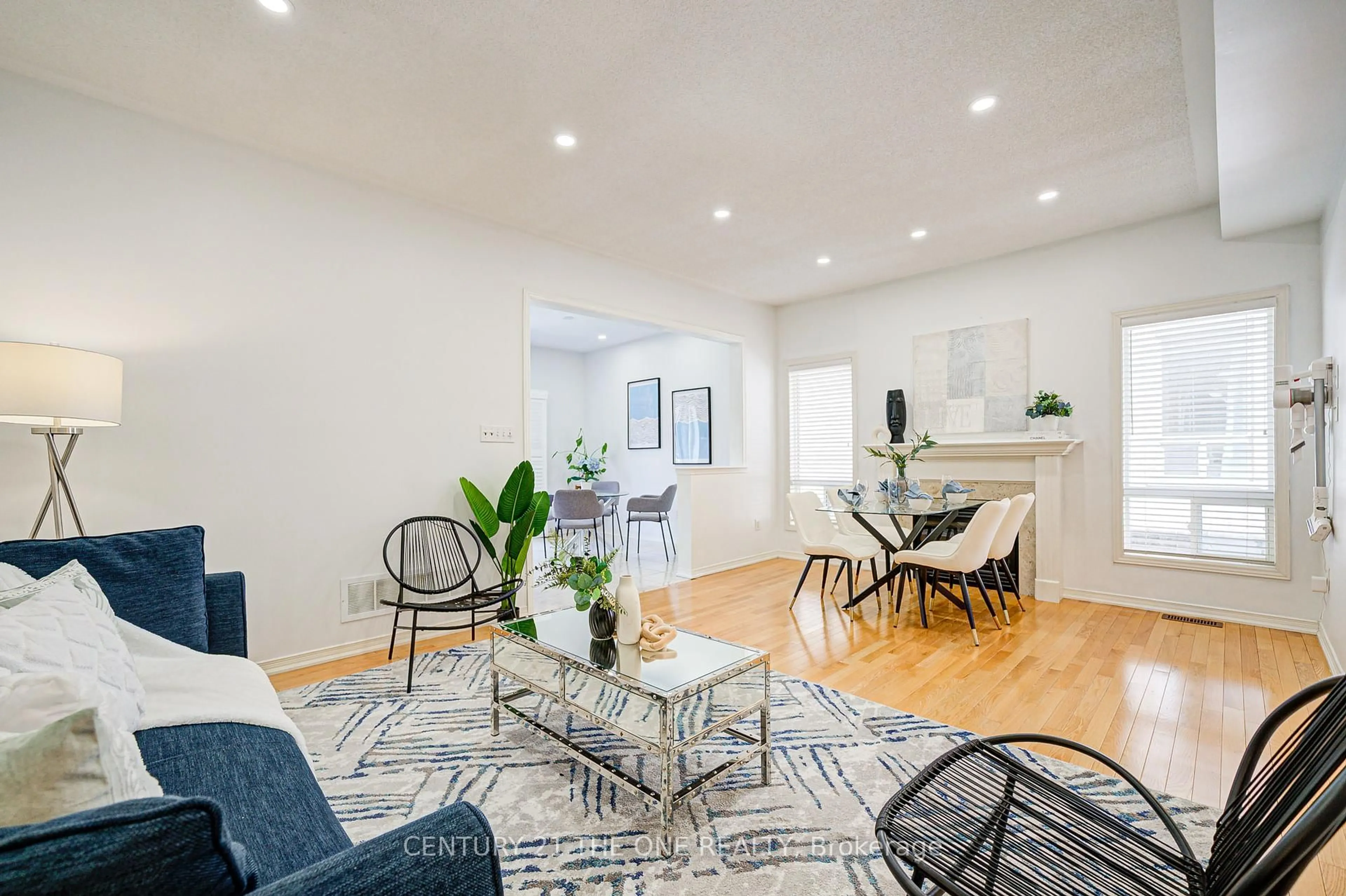 Living room with furniture, unknown for 16 Martell Gate, Aurora Ontario L4G 0C4