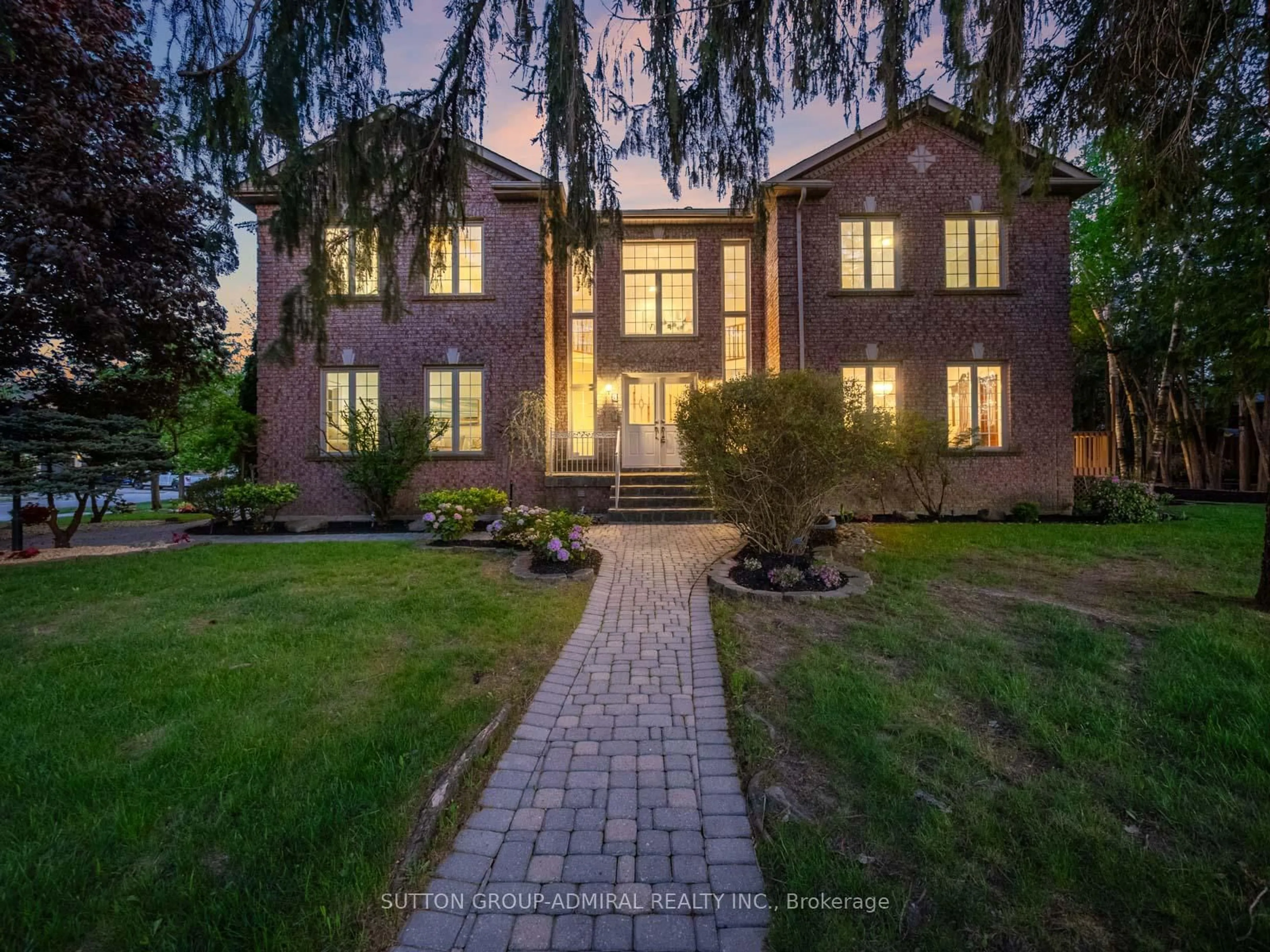 Home with brick exterior material, street for 8 Tivoli Ave, Richmond Hill Ontario L4C 0C6