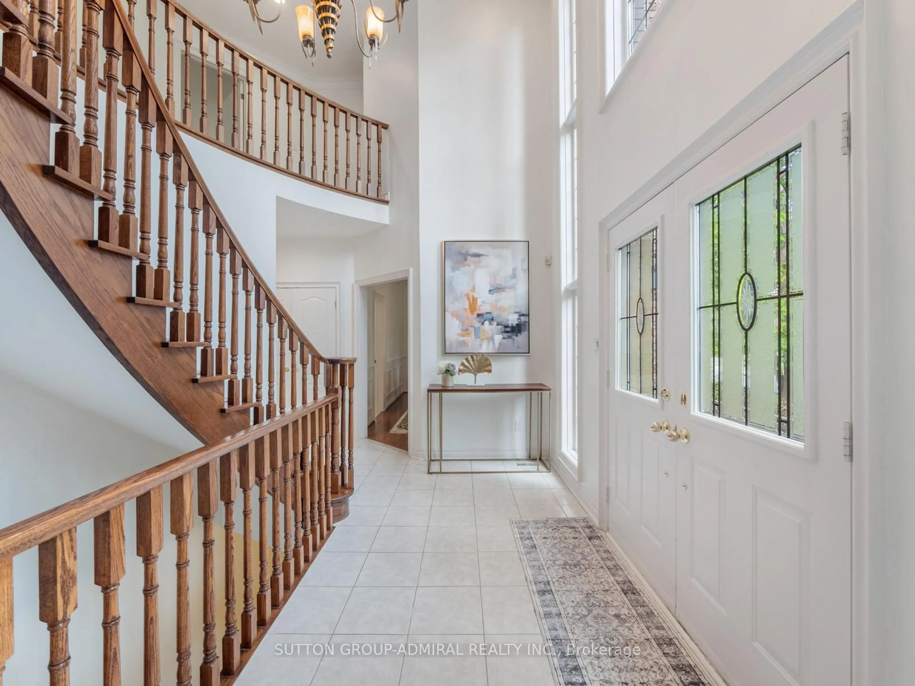 Indoor foyer for 8 Tivoli Ave, Richmond Hill Ontario L4C 0C6