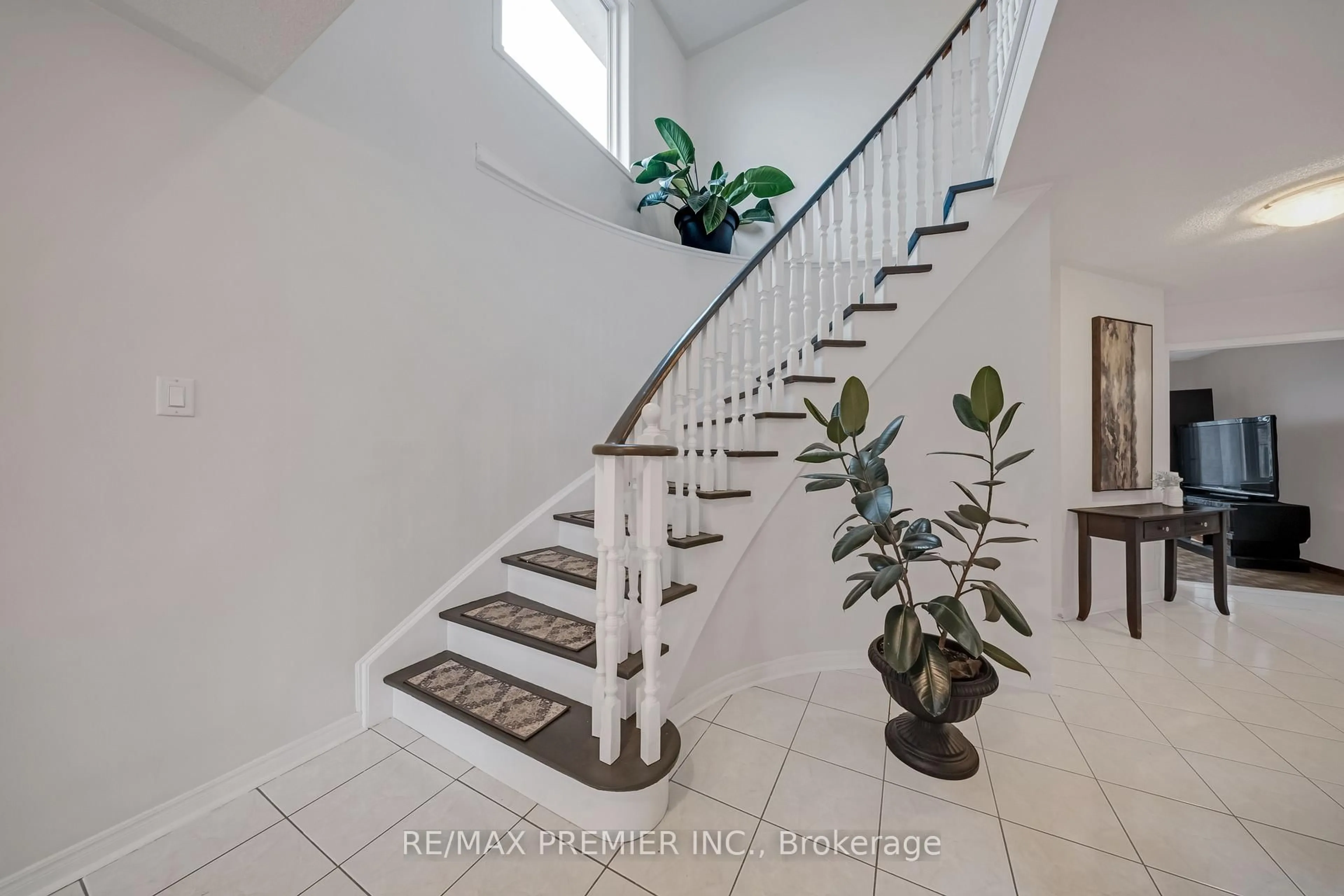 Indoor entryway for 173 Andy Cres, Vaughan Ontario L4H 1C7