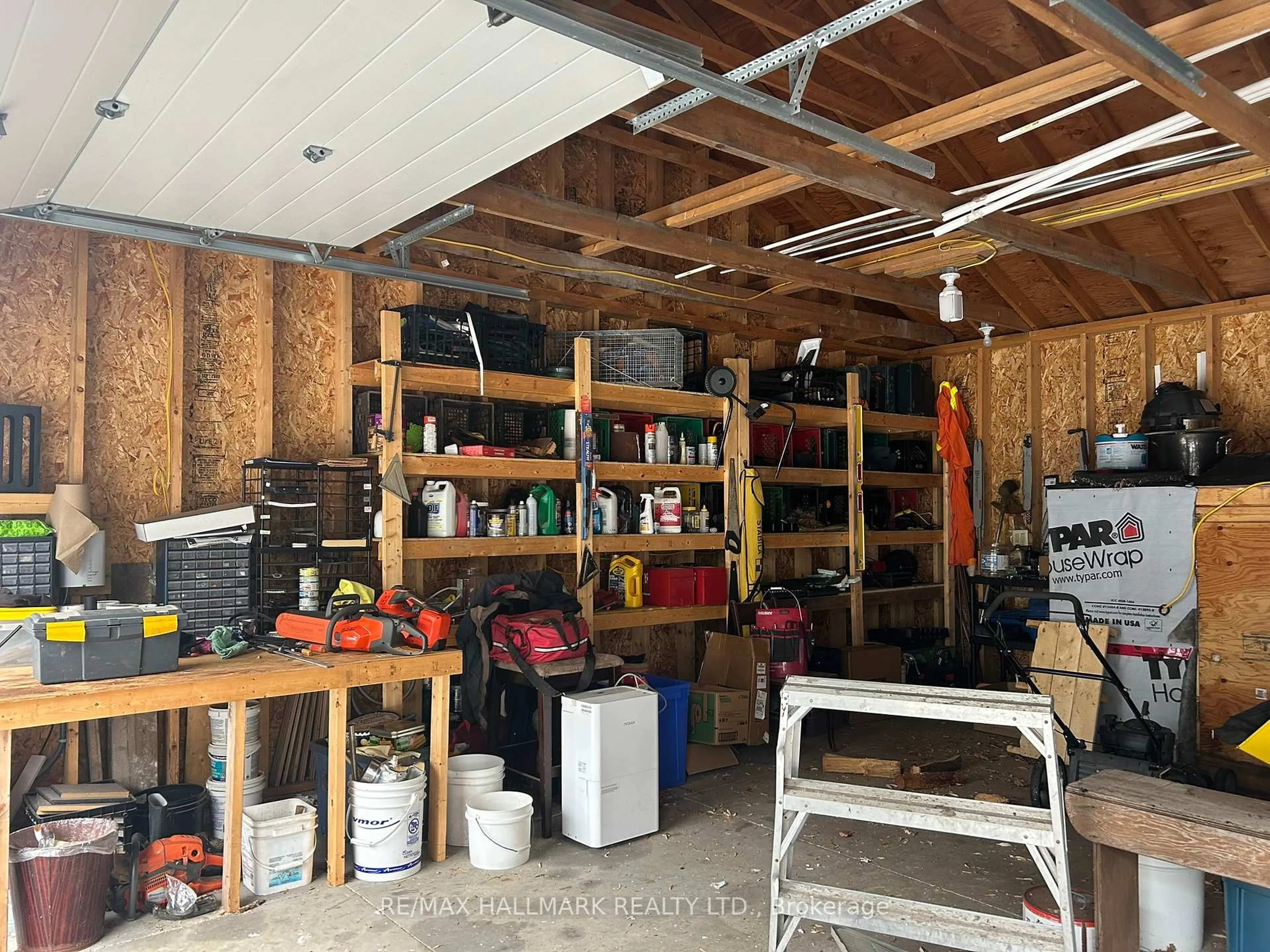Indoor garage for 3125 Lloydtown-Aurora Sdrd, King Ontario L7B 0G3