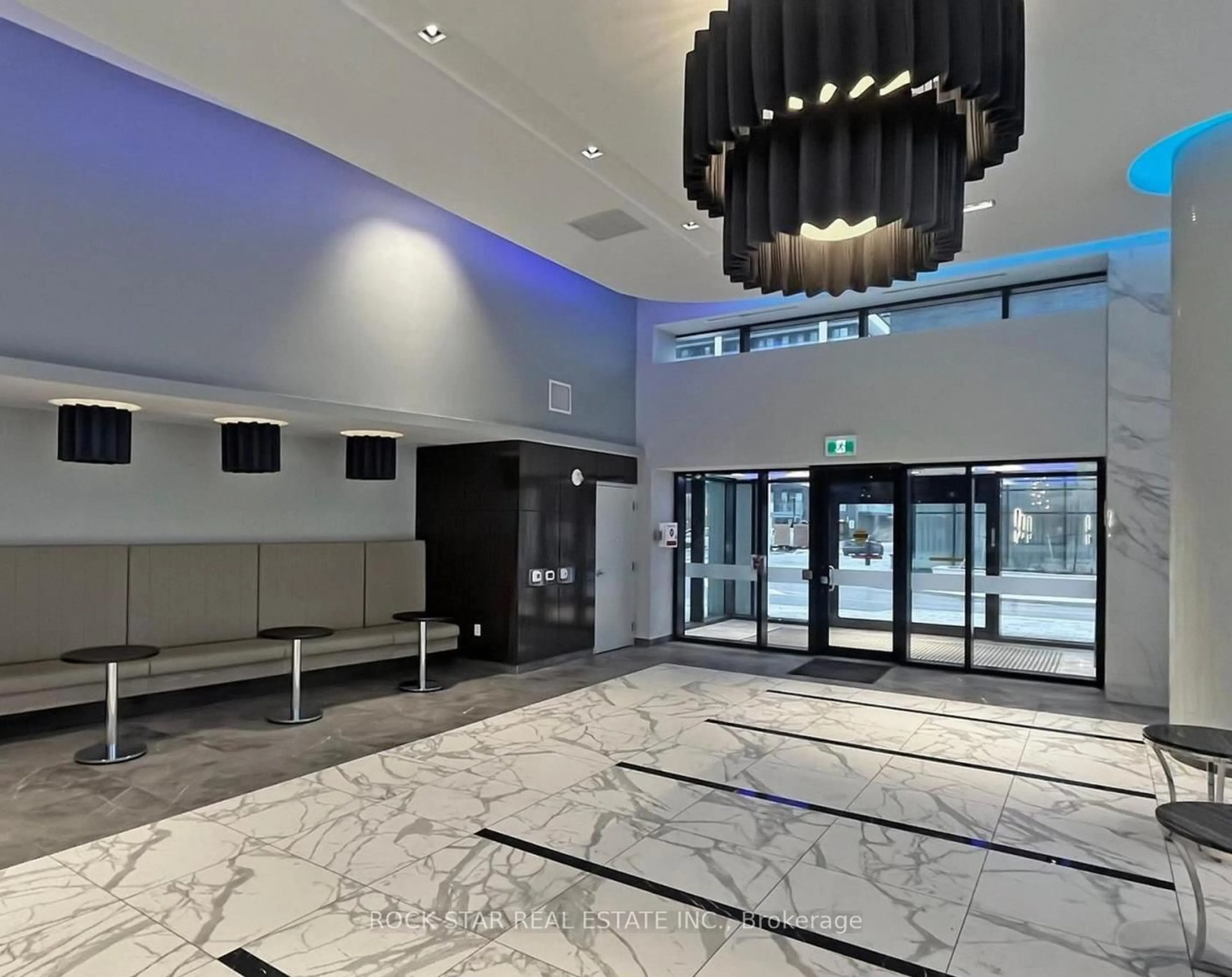 Lobby for 105 Oneida Cres #2902, Richmond Hill Ontario L4B 0H6