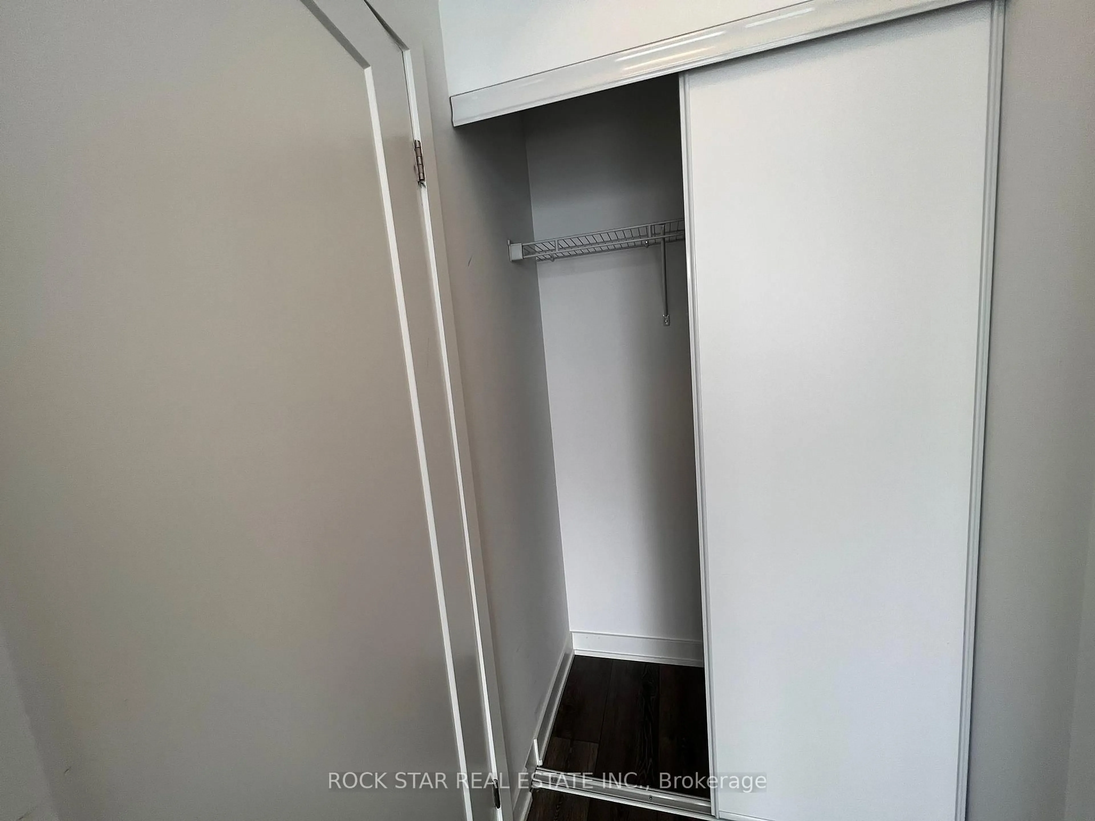 Storage room or clothes room or walk-in closet for 105 Oneida Cres #2902, Richmond Hill Ontario L4B 0H6