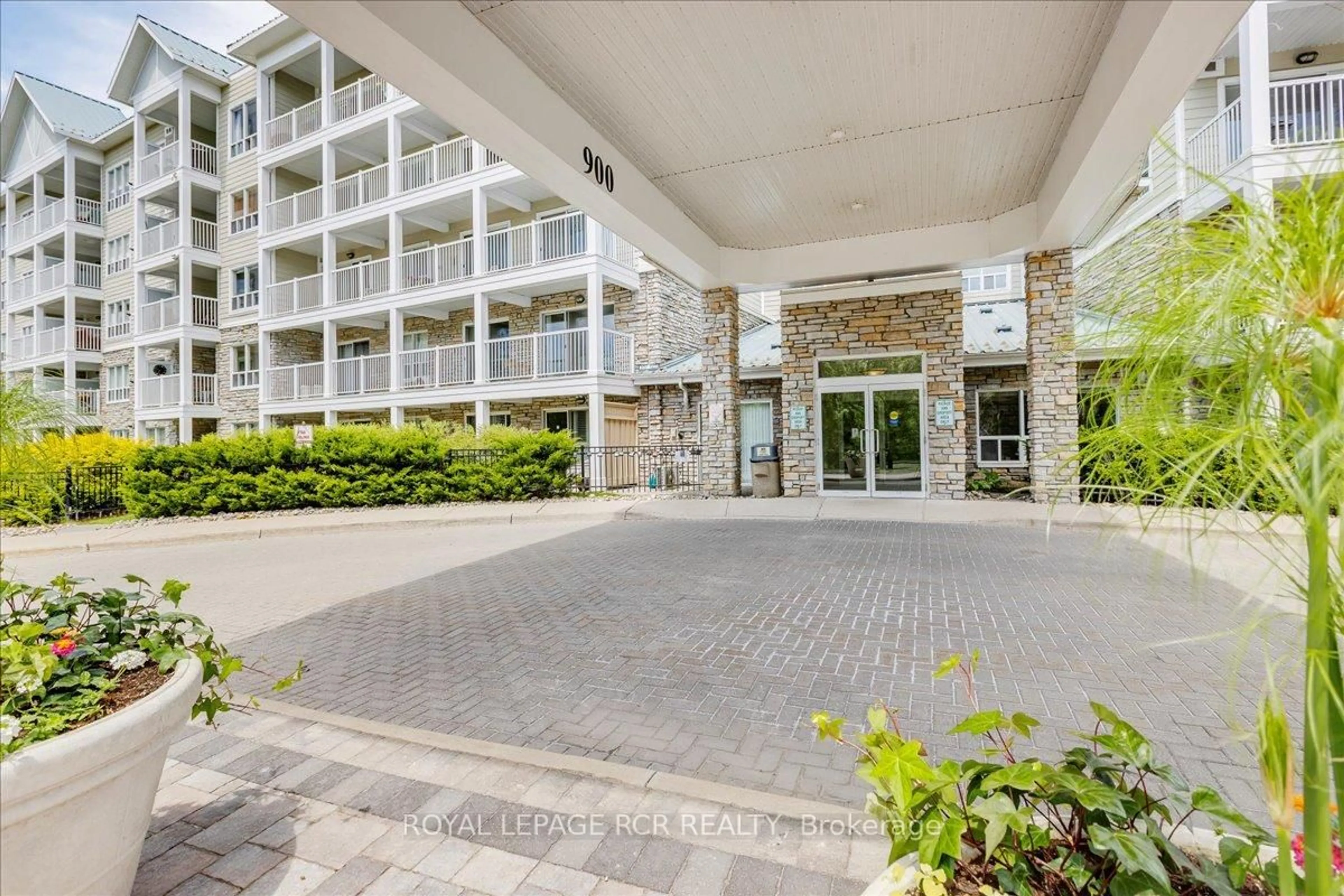 Unknown for 900 Bogart Mill Tr #212, Newmarket Ontario L3Y 8V5