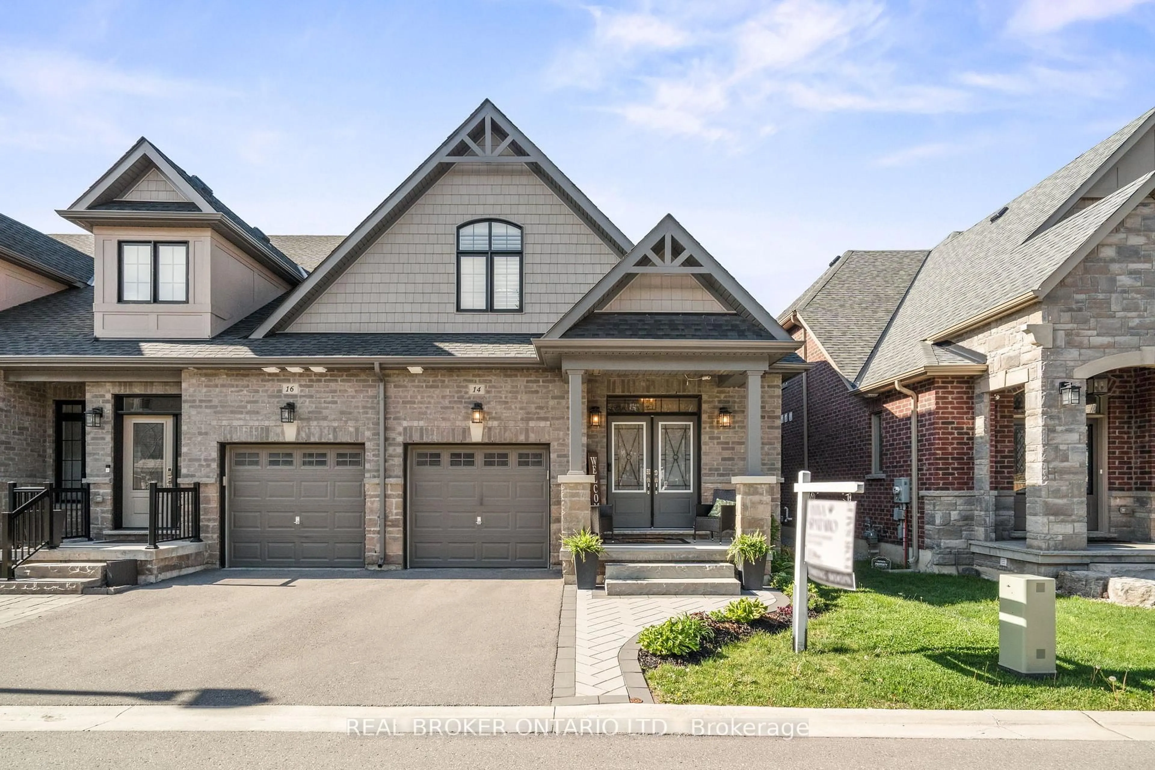 Home with brick exterior material, street for 14 Dreamland Lane, East Gwillimbury Ontario L0G 1M0