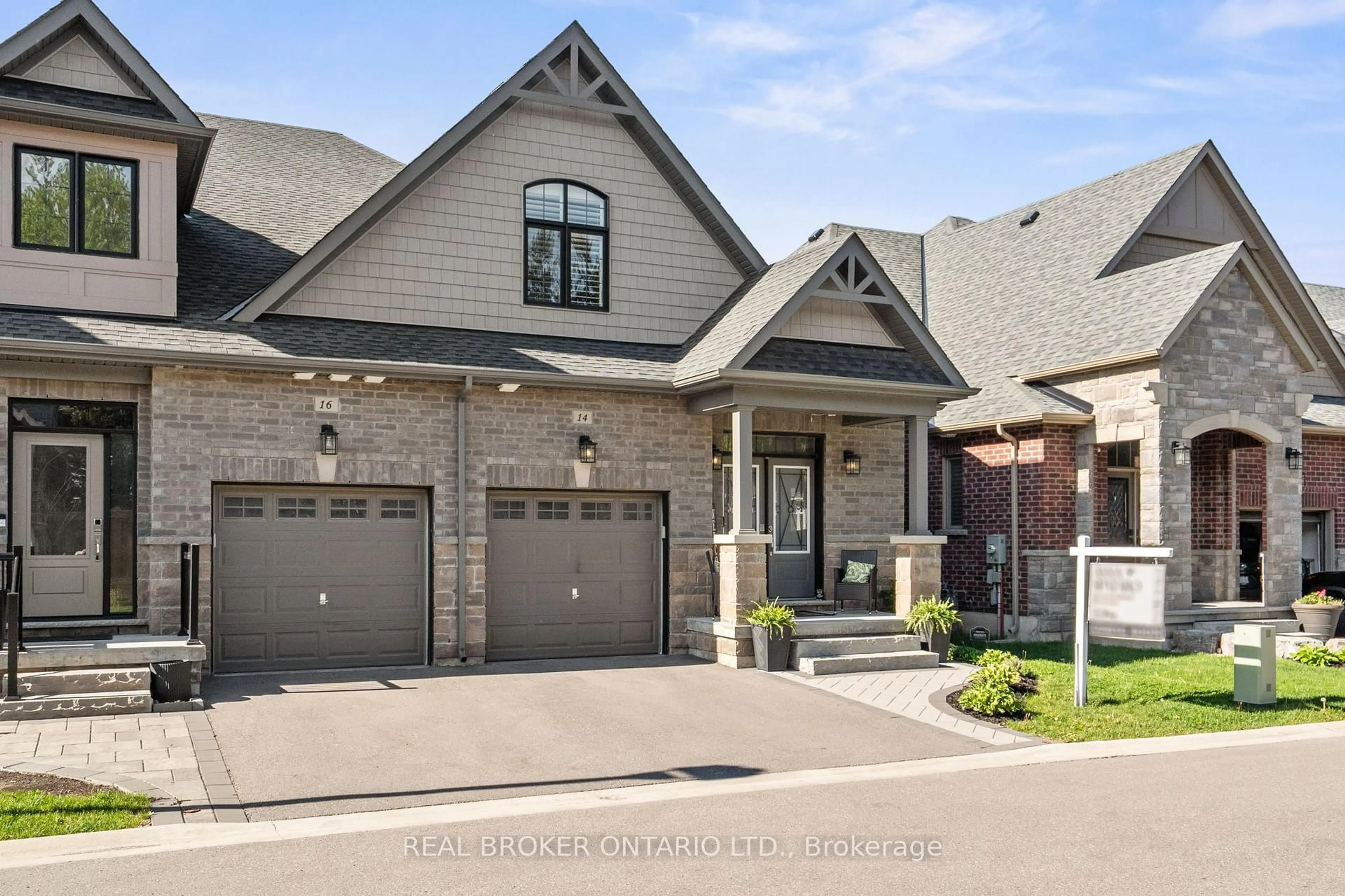 Home with brick exterior material, street for 14 Dreamland Lane, East Gwillimbury Ontario L0G 1M0