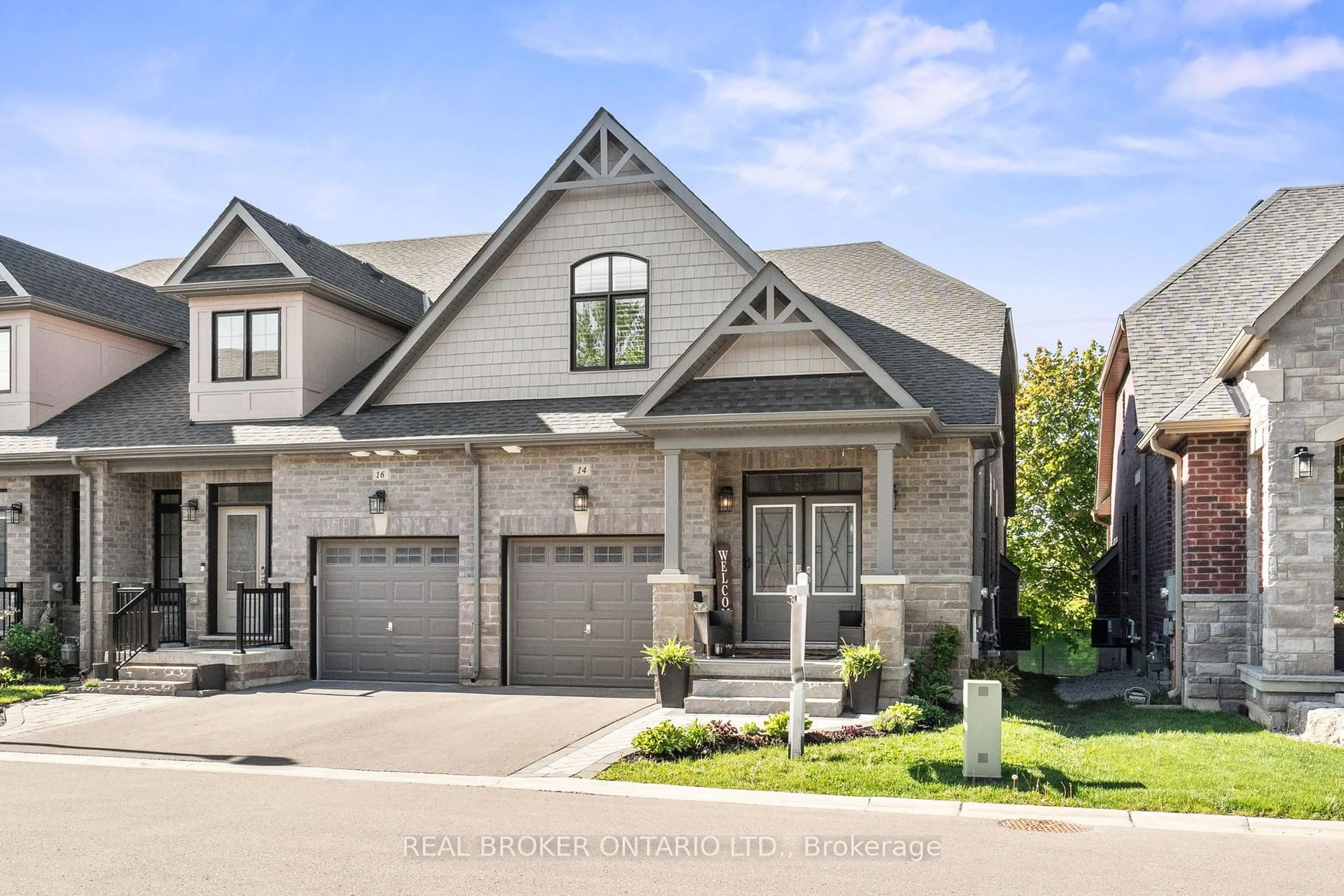 Home with brick exterior material, street for 14 Dreamland Lane, East Gwillimbury Ontario L0G 1M0
