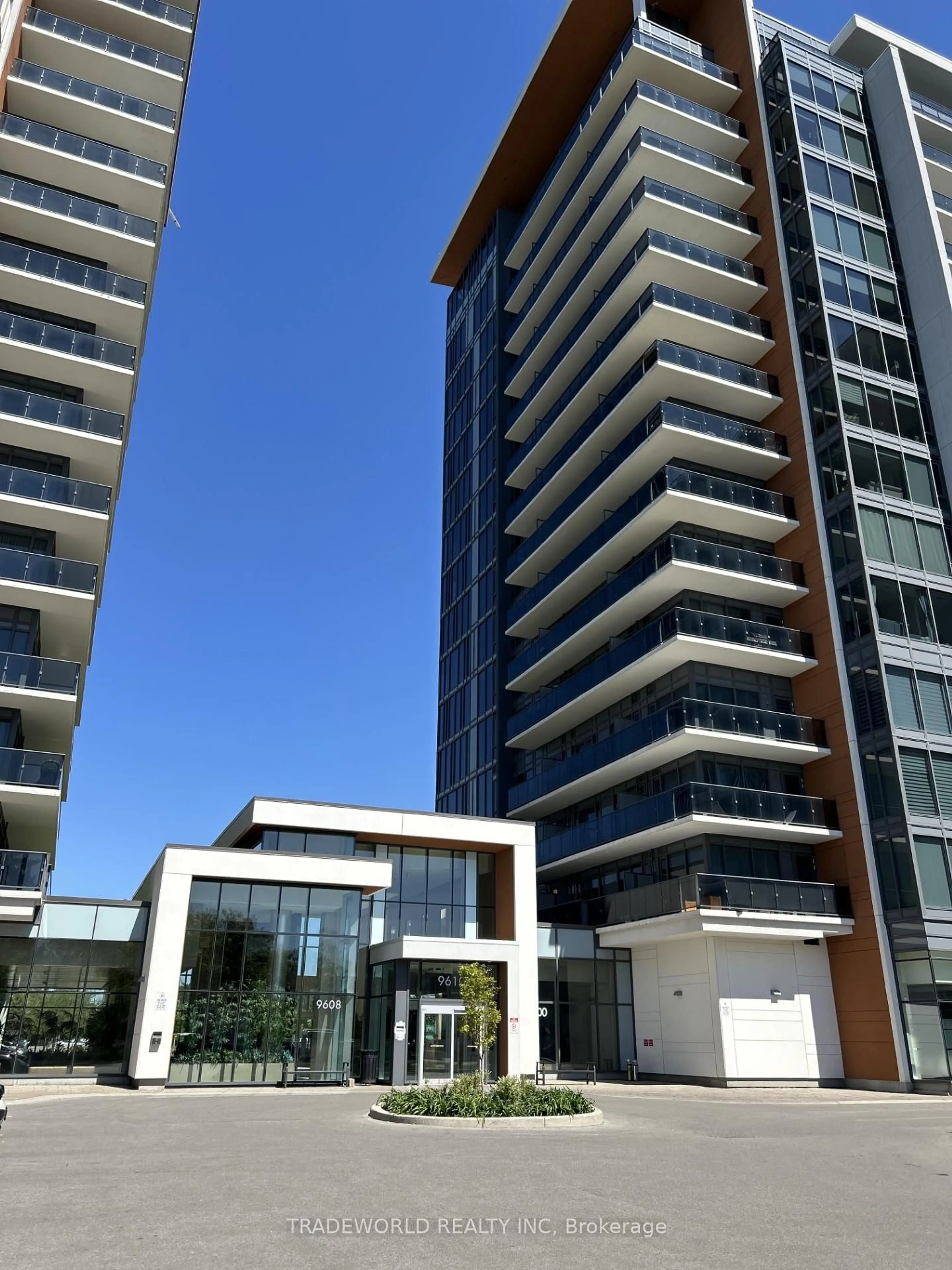 Indoor foyer for 9608 Yonge St #1001A, Richmond Hill Ontario L4C 0X4