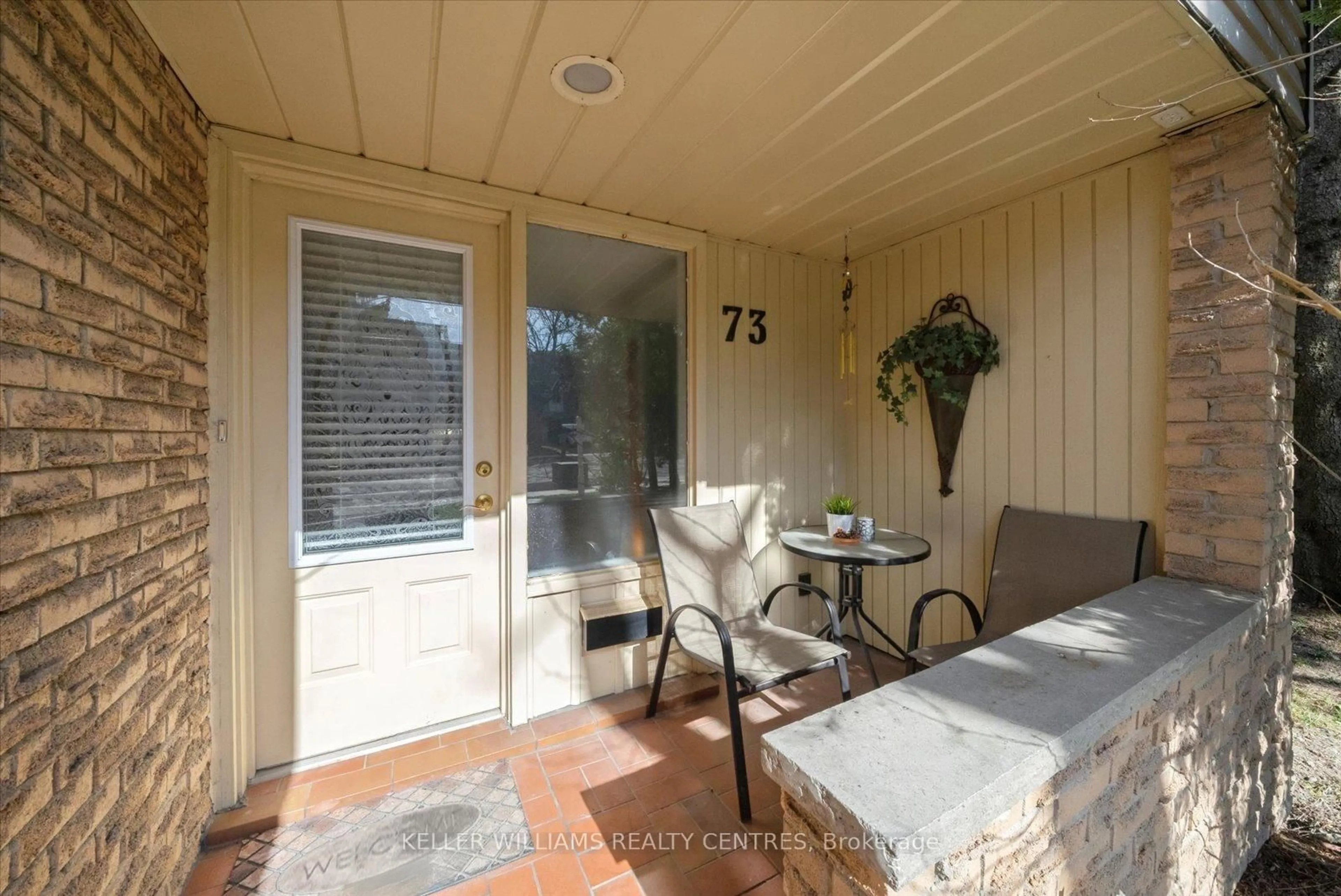 Patio, street for 73 Poplar Cres, Aurora Ontario L4G 3M4