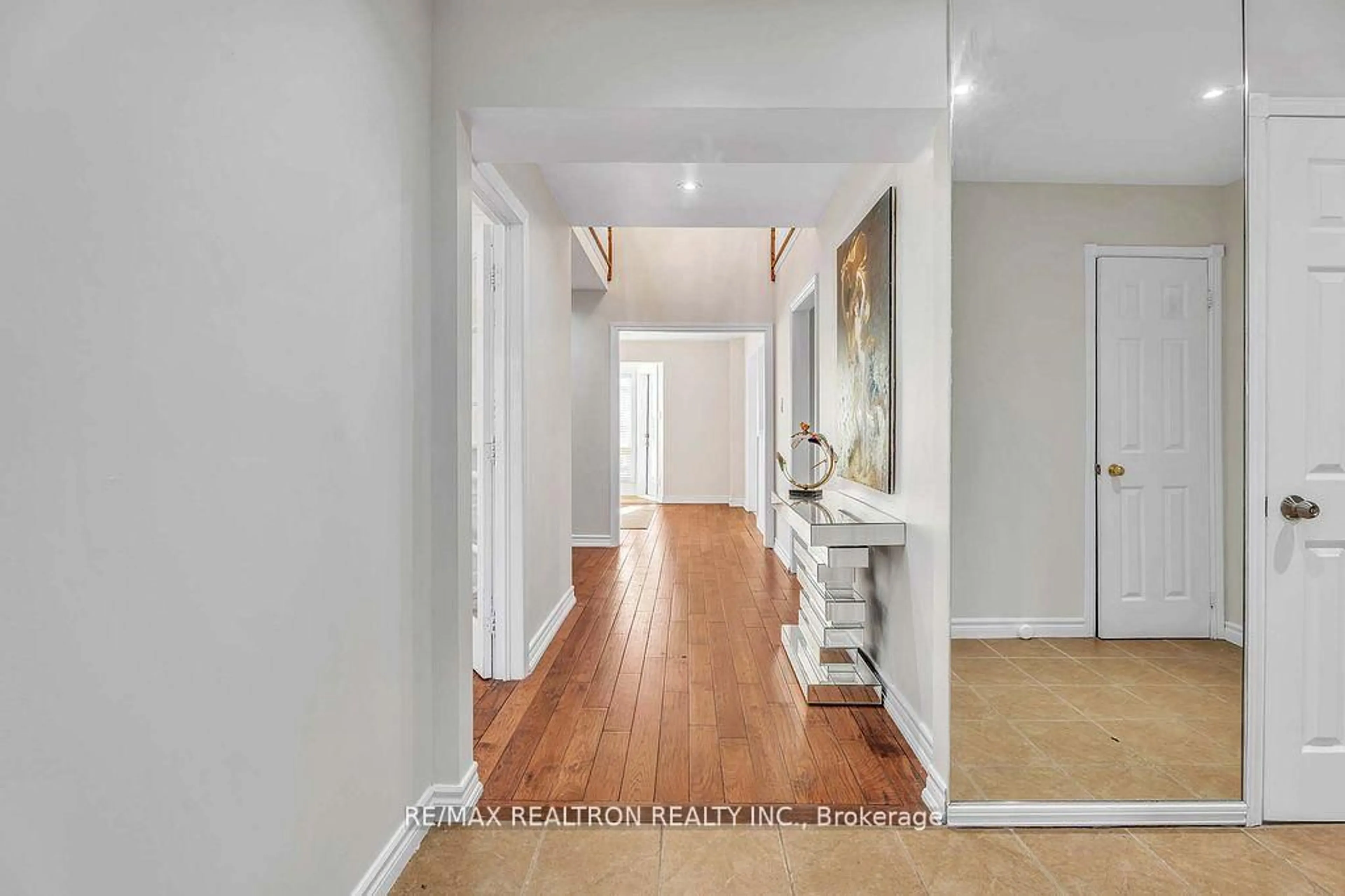 Indoor entryway for 89 Batson Dr, Aurora Ontario L4G 3R2