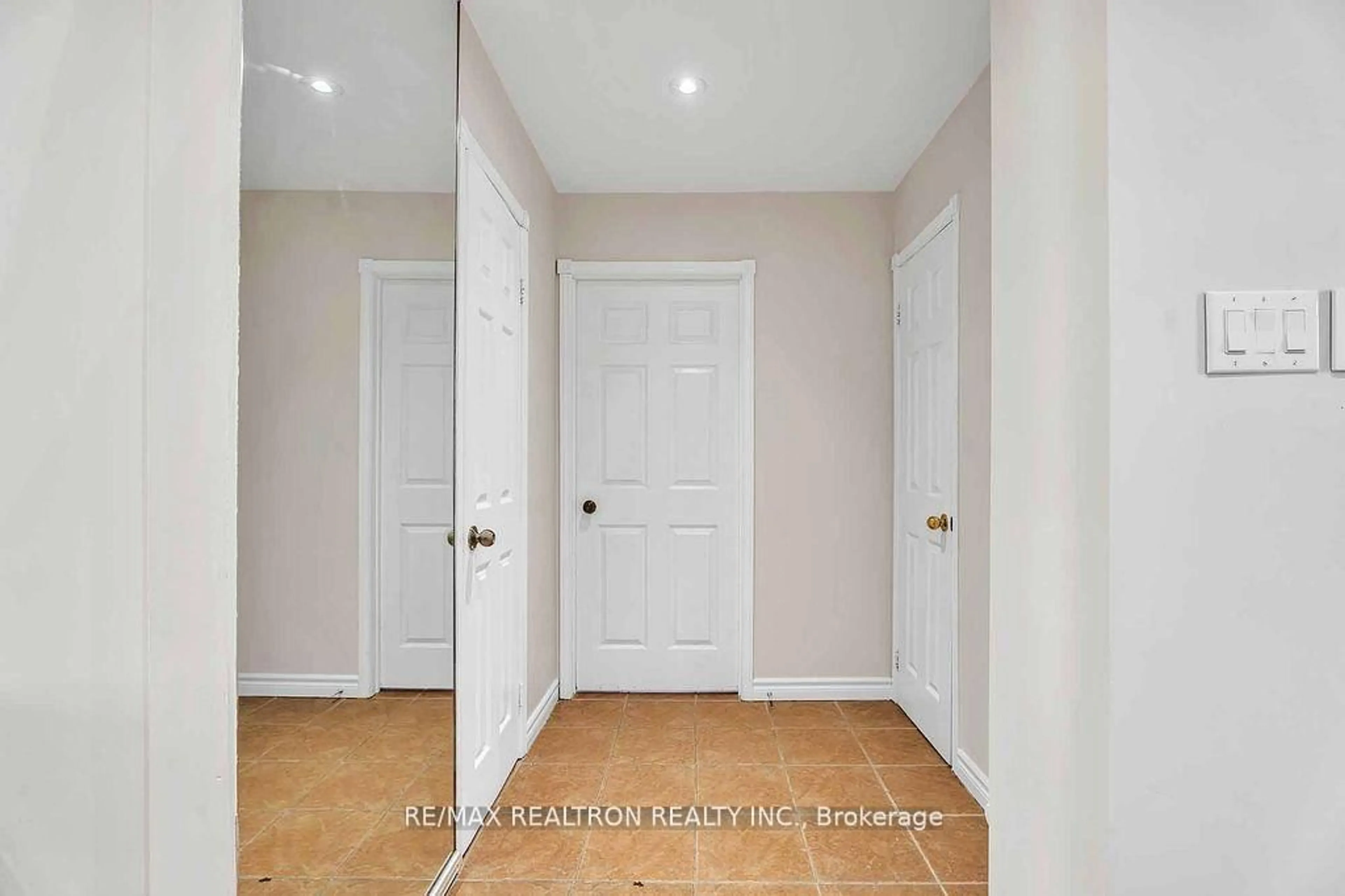 Indoor entryway for 89 Batson Dr, Aurora Ontario L4G 3R2