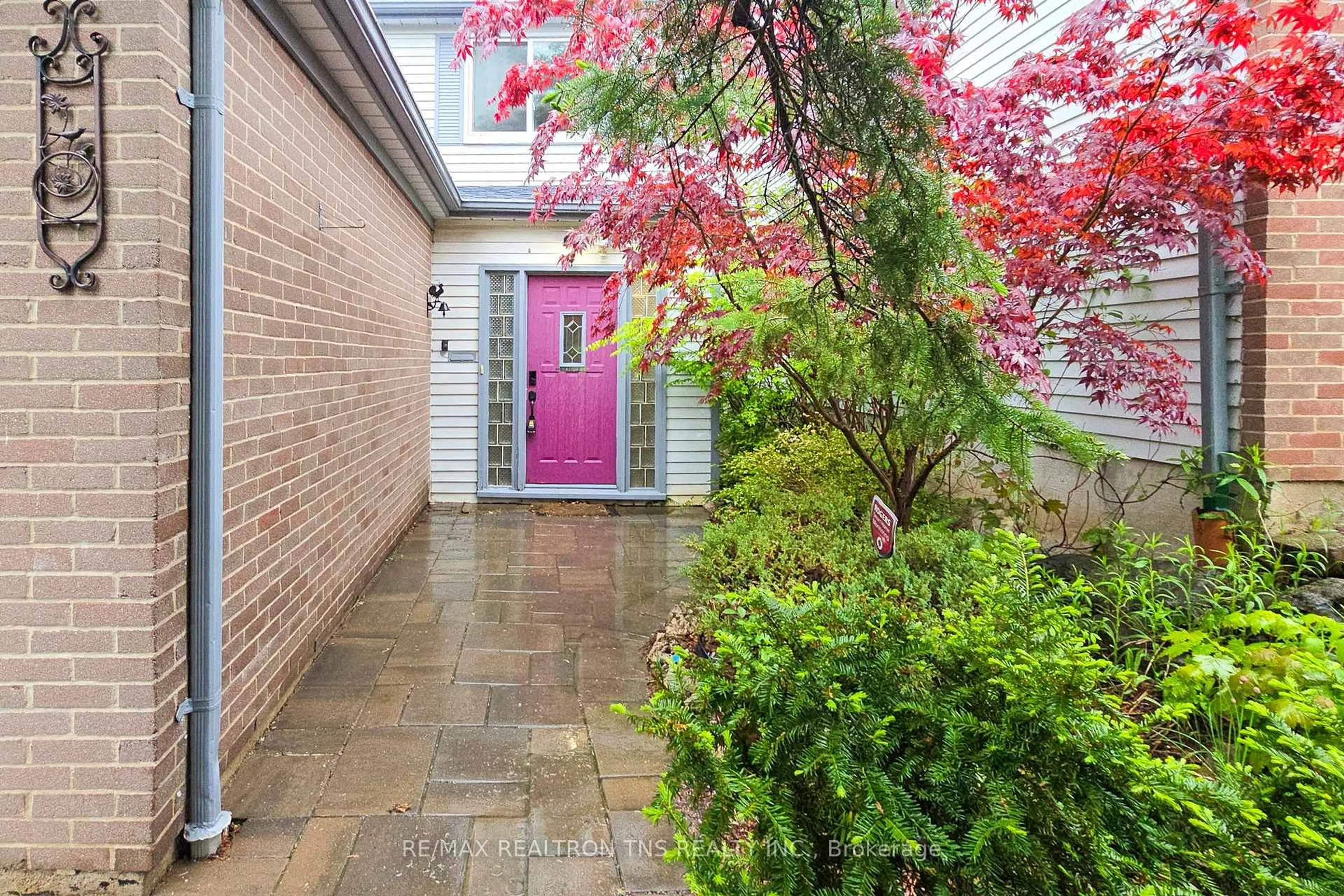 Unknown for 60 Springhead Gdns, Richmond Hill Ontario L4C 5B9